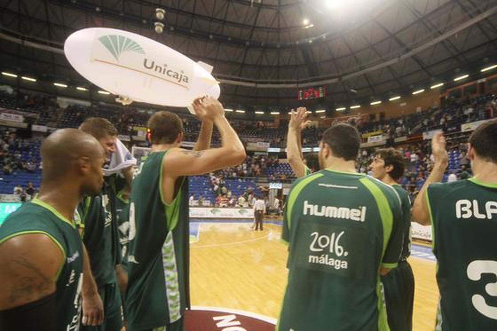El Unicaja saca la visa virtual para los 'play off' por el título con una convincente victoria ante el Blancos de Rueda (88-58).