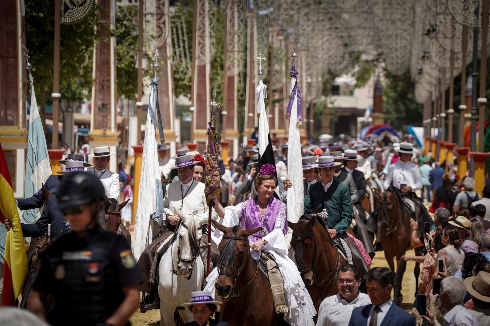 Imágenes de la Hermandad del Rocío en el Real de la Feria