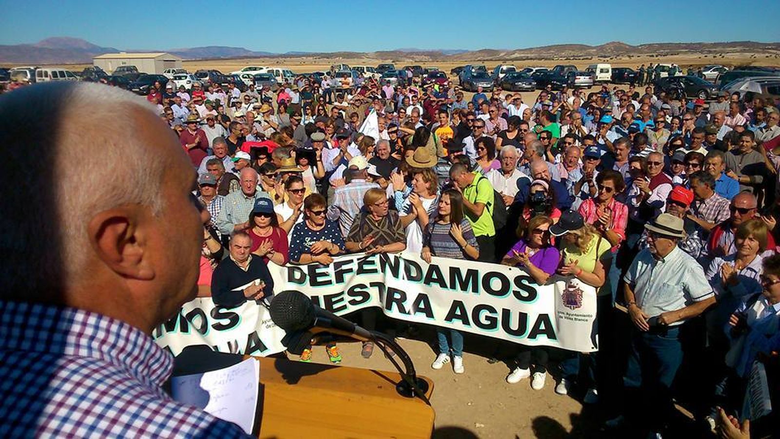 El alcalde de Vélez-Blanco, Antonio Cabrera, durante la multitudinaria manifestación convocada por la Asociación el 31 de octubre de 2016.