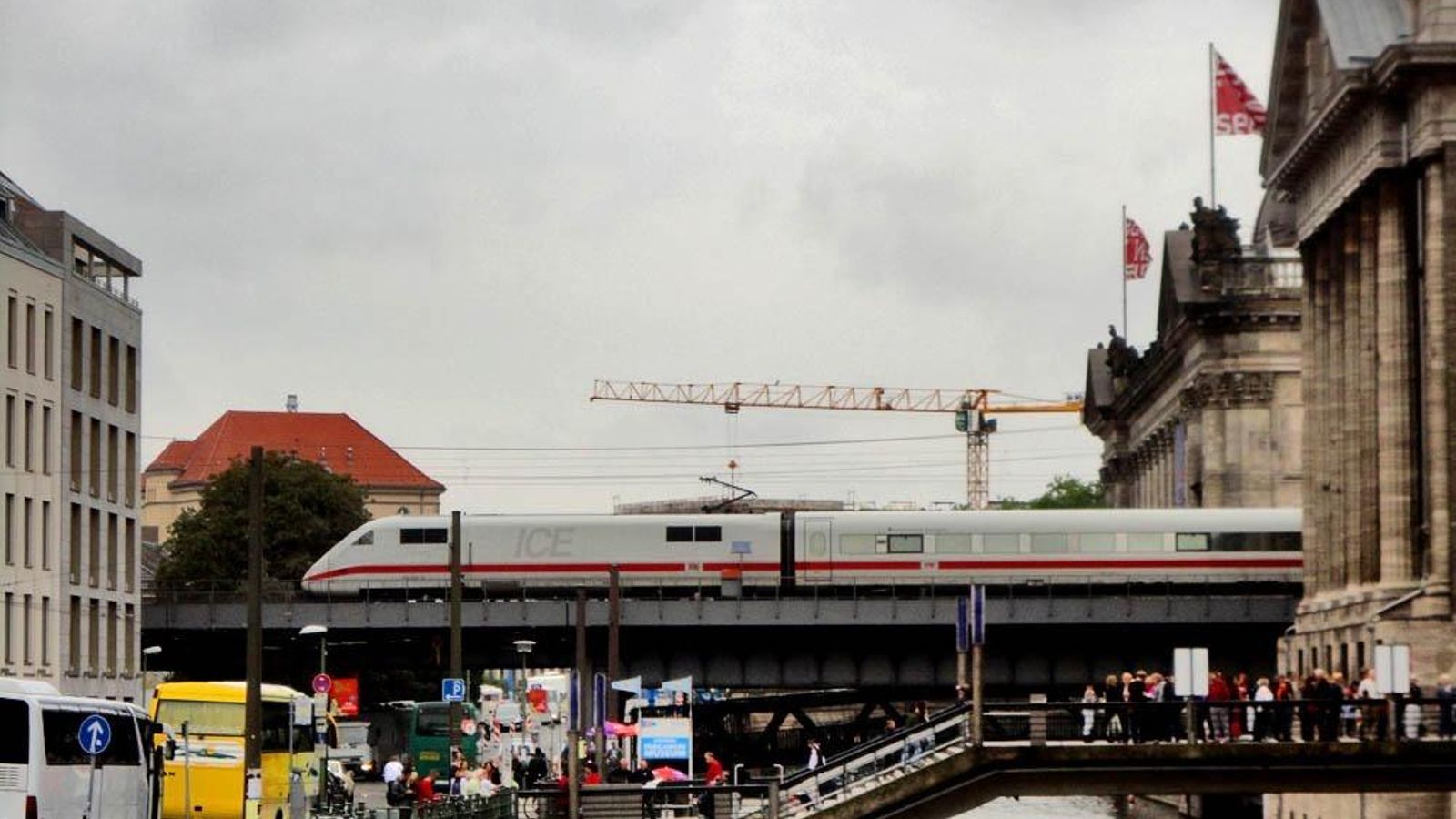 En Berlín, los trenes atraviesan el centro de la ciudad en superficie y sobreelevados