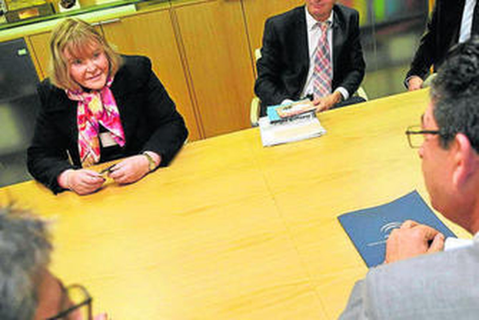 La juez argentina María Servini, ayer frente Diego Valderas.