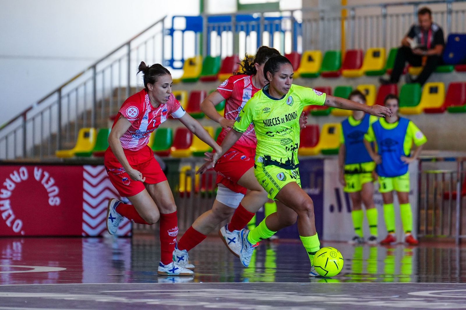 El Nueces de Ronda Atlético Torcal hace sufrir al líder de la Primera División Liga Iberdrola (2-3)