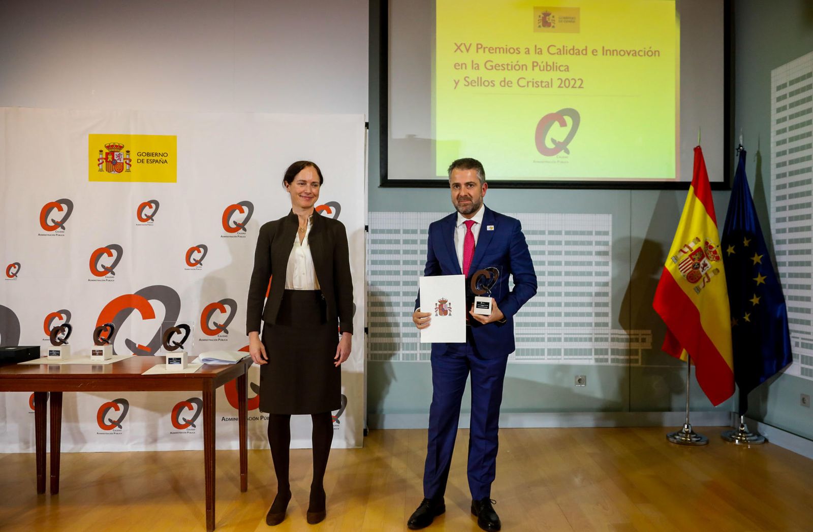 Carlos María Conde, concejal de Economía y Hacienda del Ayuntamiento de Málaga, recibe este jueves uno de los galardones de los XV Premios a la Calidad e Innovación en la Gestión Pública y Sellos de Cristal 2022 en la sede del Ministerio de Economía, en Madrid.