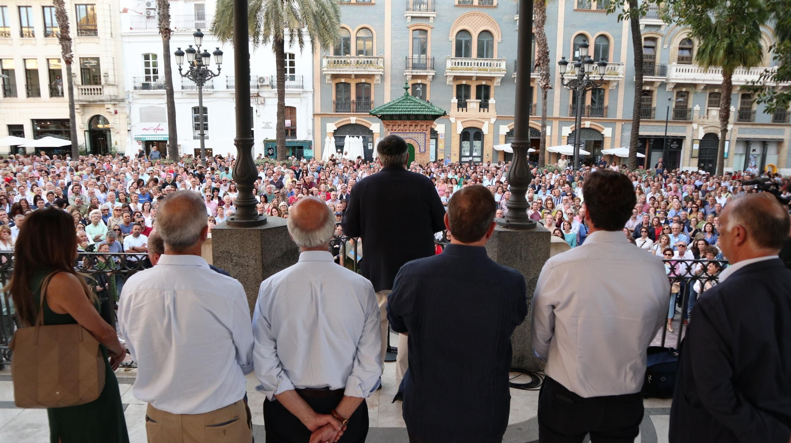 Imágenes de la concentración por las infraestructuras para Huelva