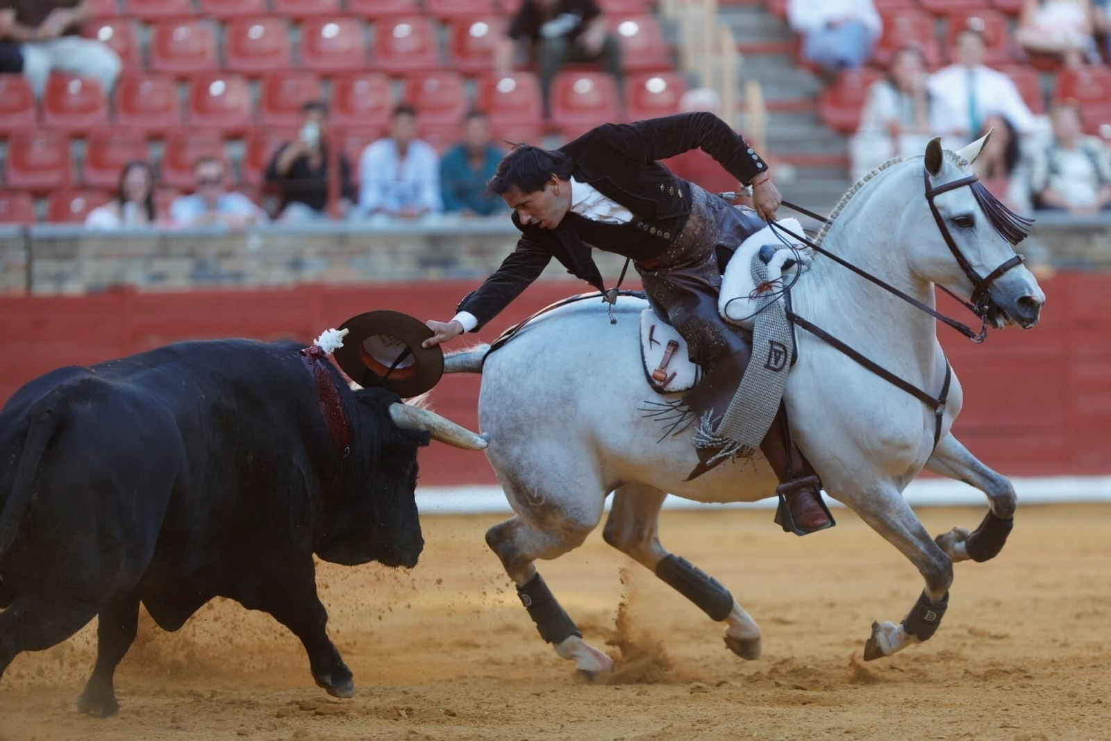 Las imágenes de la corrida de Ventura, Morante y Román en la Feria Taurina de Córdoba