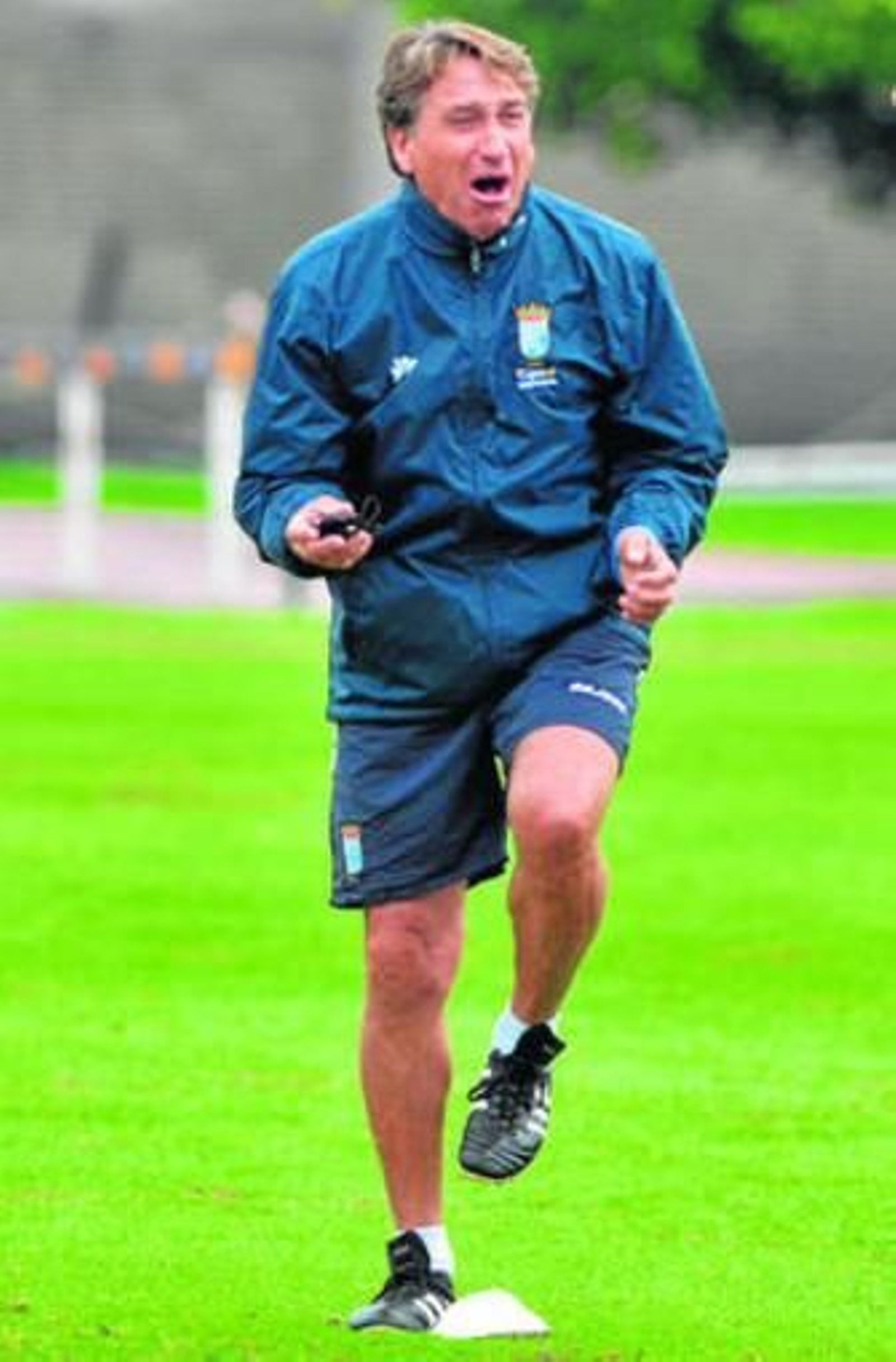 Esteban Vigo, celebrando una jugada en uno de los rondos habituales en los entrenamientos.