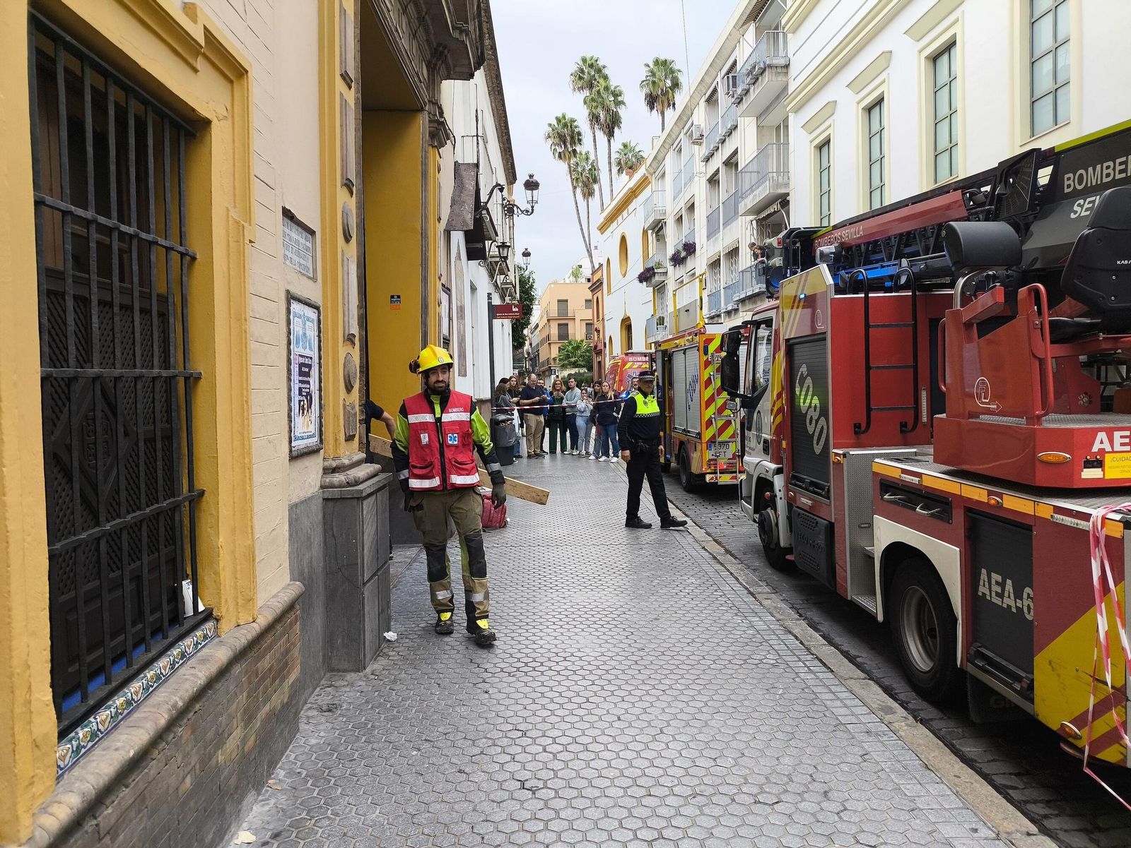 Fotos del incendo en la iglesia de San Antonio Abad, sede de la hermandad del Silencio