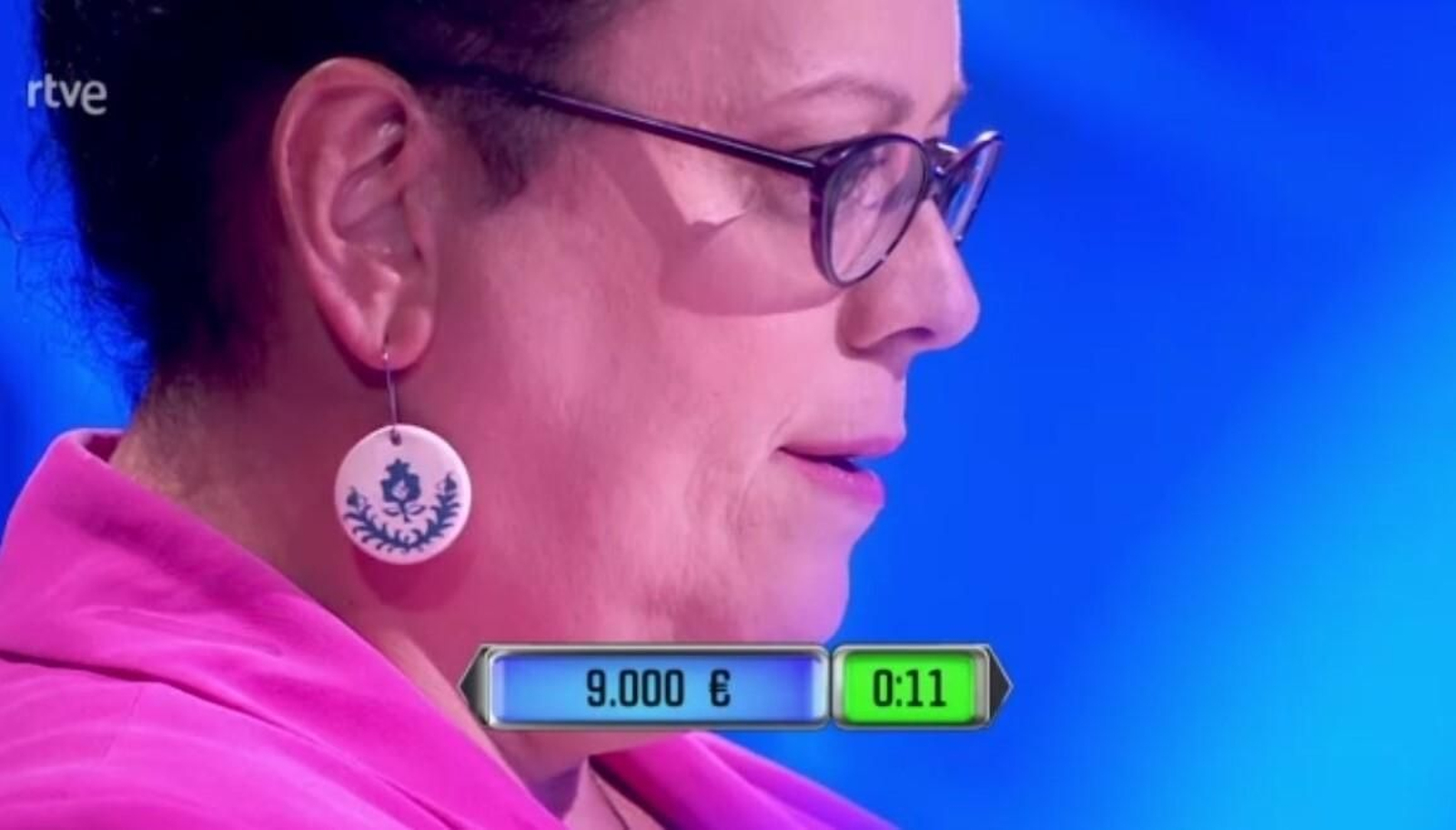 Sandra, concursante granadina en 'El cazador', con los pendientes de cerámica nazarí Sandra, concursante granadina en 'El cazador', con los pendientes de cerámica nazarí