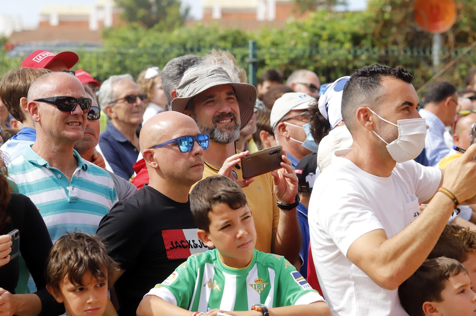Imágenes de la Vuelta Ciclista a España en su salida desde Aracena en la 17ª etapa