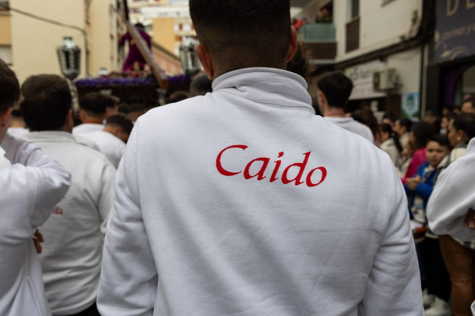 La temida lluvia impide el desarrollo normal de este Martes Santo