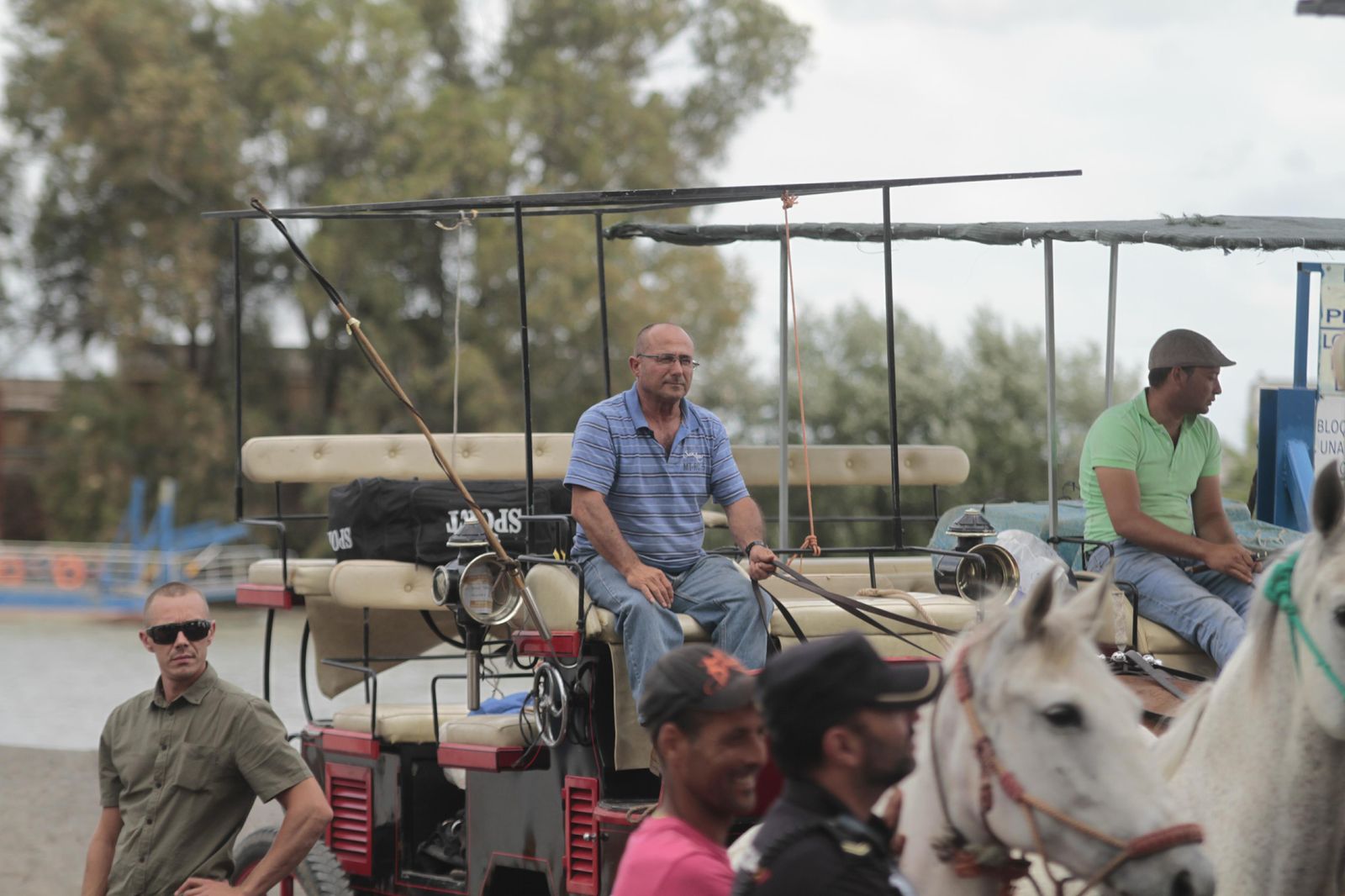 Hermandades cruzando el río Guadalquivir por Coria, en imágenes