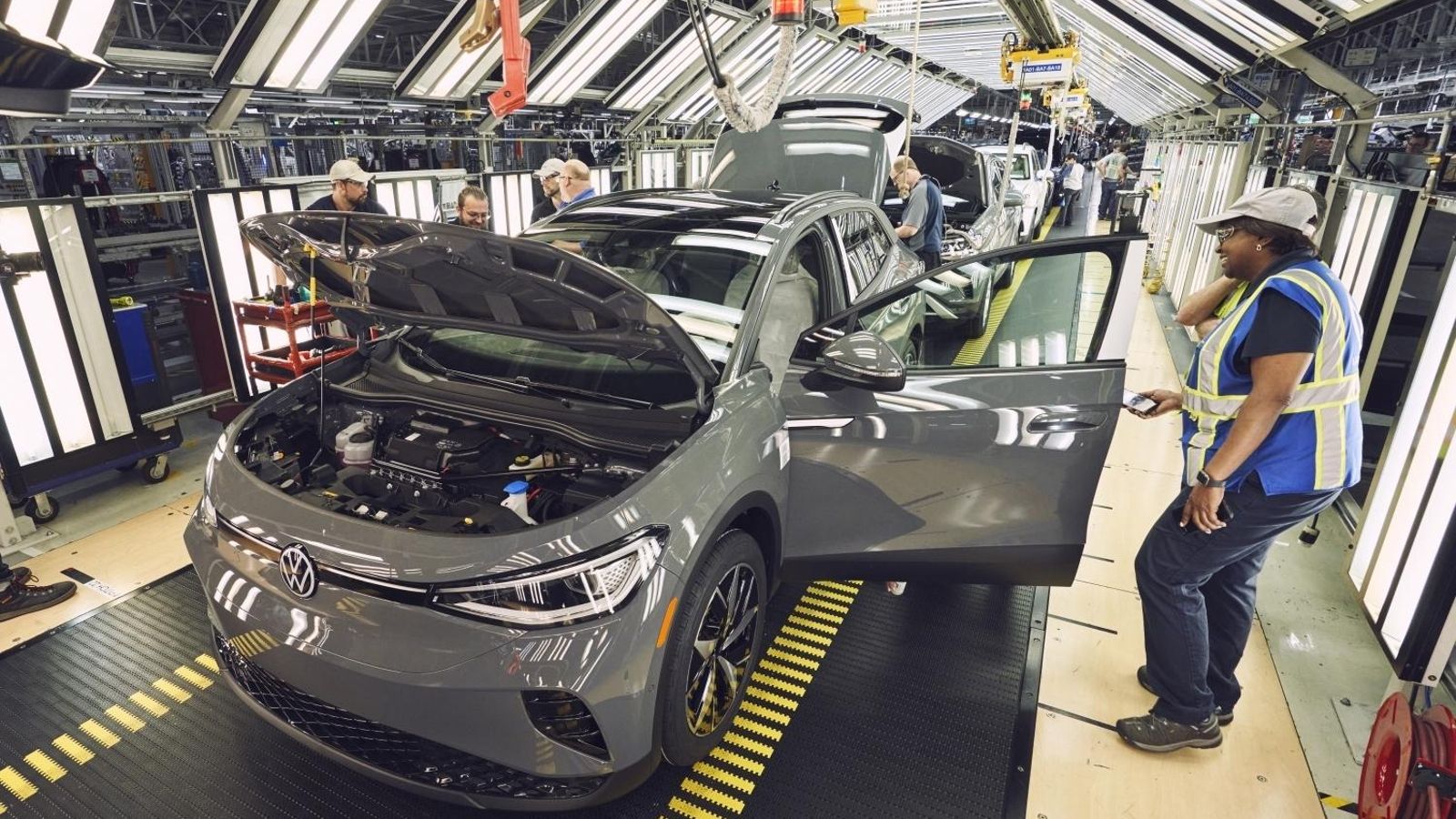 A finales de julio Volkswagen ha iniciado la producción del ID.4 en su planta de Chattanooga, lo que permitirá incluir a este SUV entre los que disfruten de estos créditos fiscales.