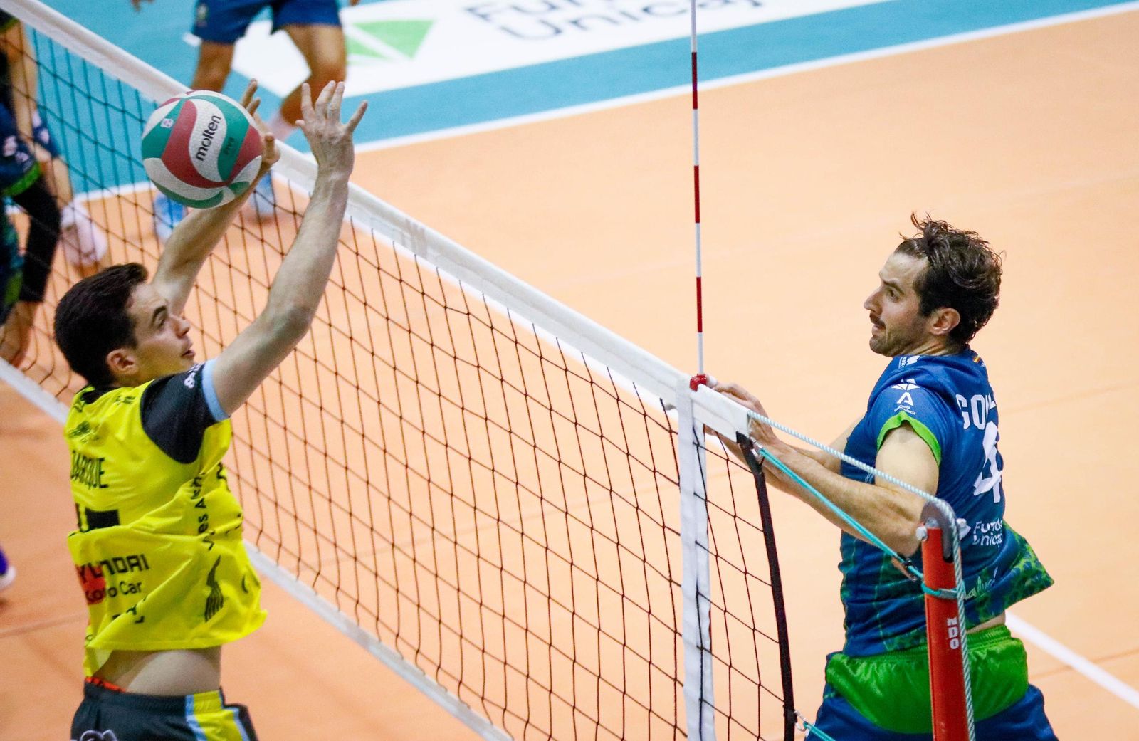 Las imágenes del Unicaja Costa de Almería-Leleman Conqueridor, primer partido del play off por el título de Superliga en Almería