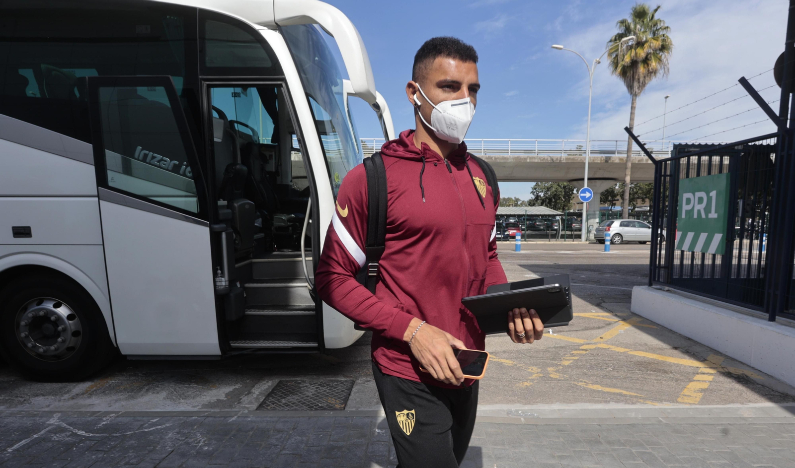 Diego Carlos, en un viaje reciente del Sevilla.