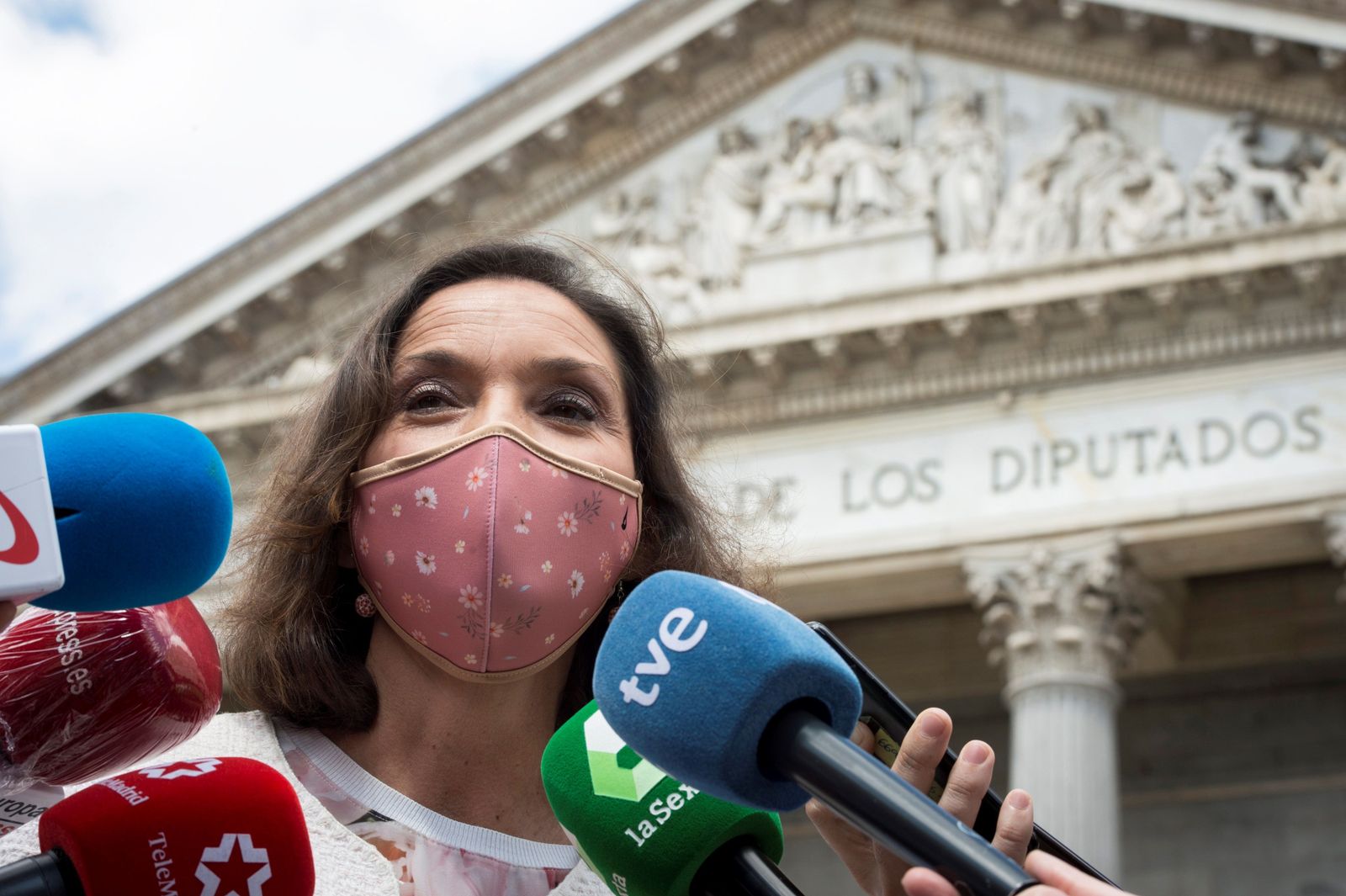 La ministra de Industria, Reyes Maroto, durante su comparecencia tras recibir la amenaza.