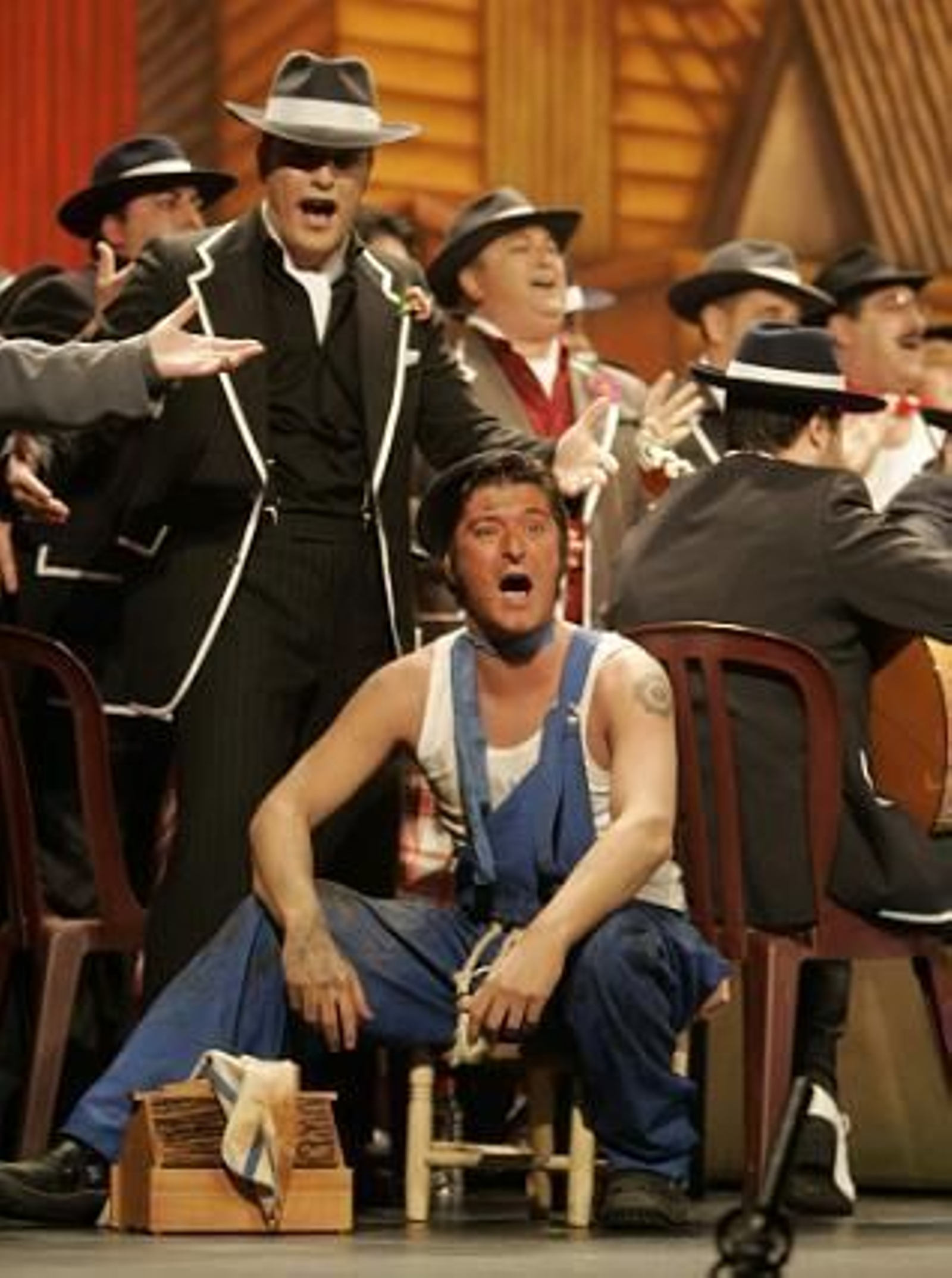 Acento porteño y sello gaditano para el coro de Fali Pastrana Los tangueros.  Foto: Lourdes de Vicente