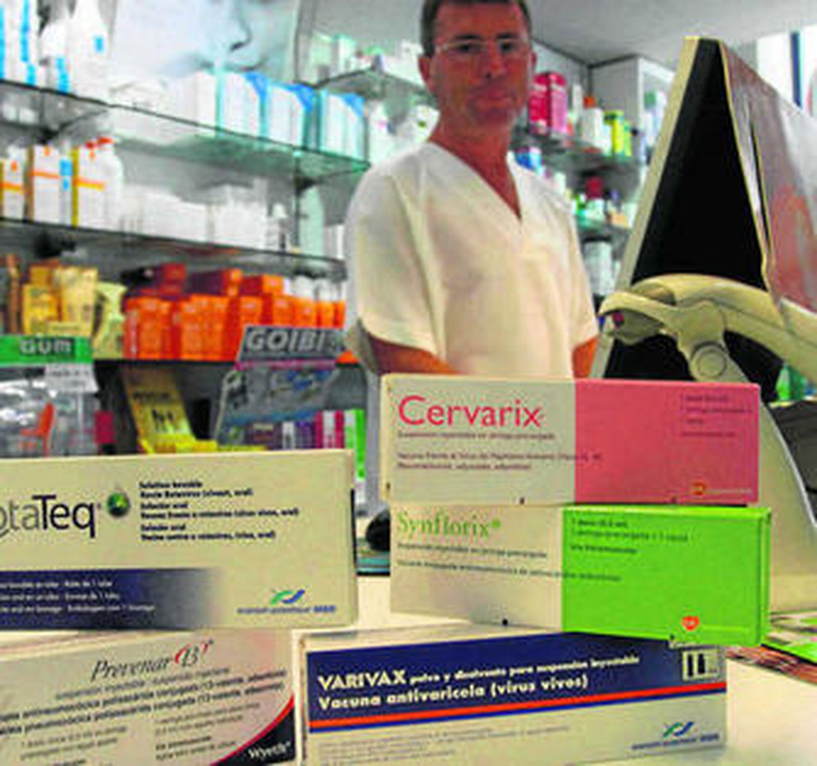 La vacuna de la varicela Varivax junto a otras medidas preventivas de enfermedades, en una farmacia.