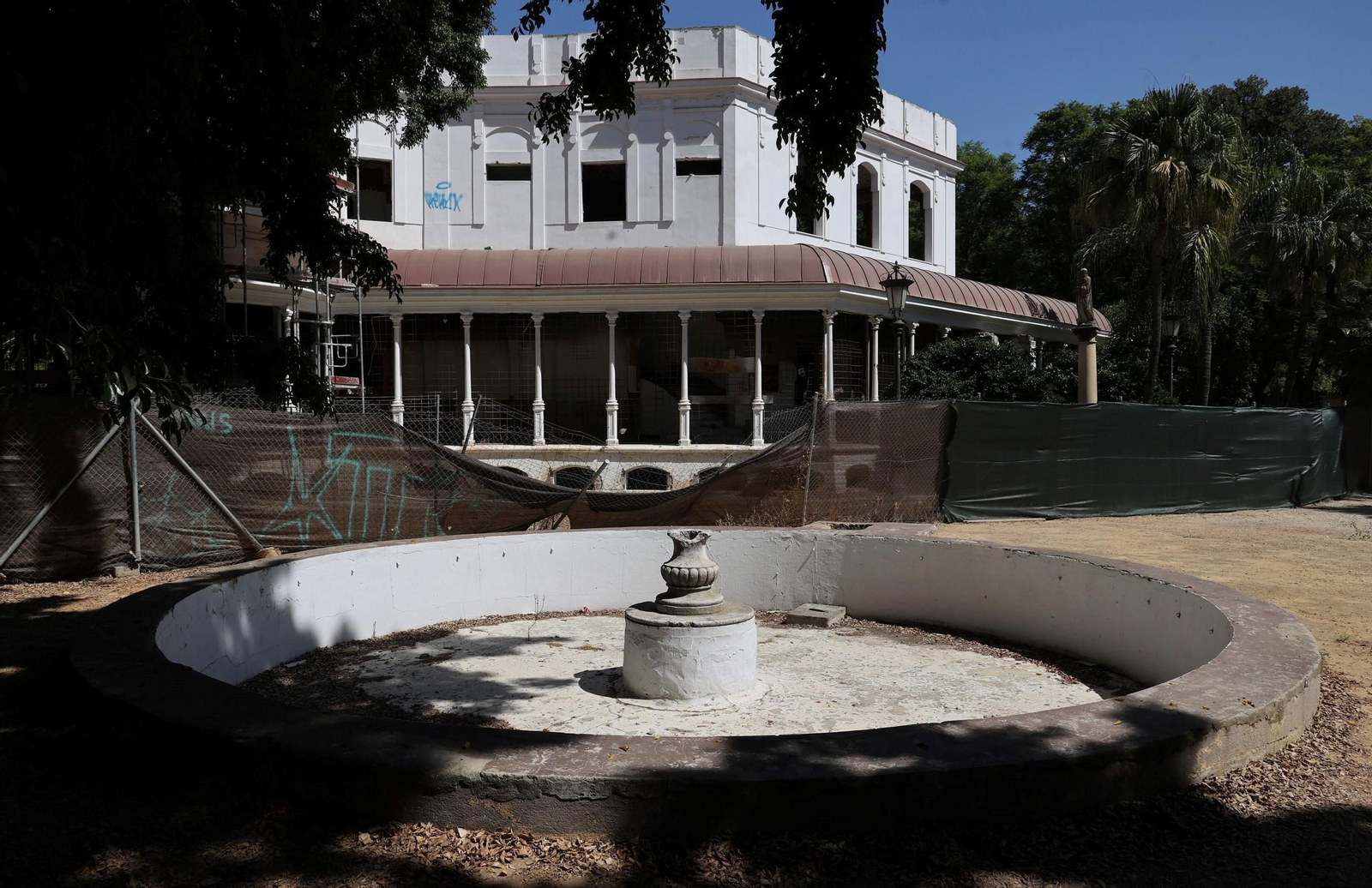 El antiguo pabellón Espuñes y su glorieta anexa.