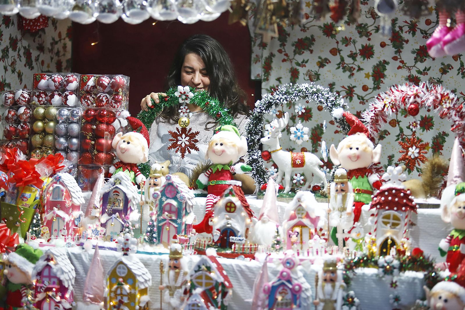 Imágenes del mercado navideño de la Plaza de Las Monjas