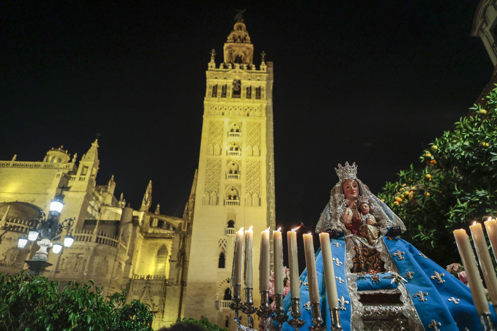 Las imágenes del traslado de la Virgen de Valme a la Catedral