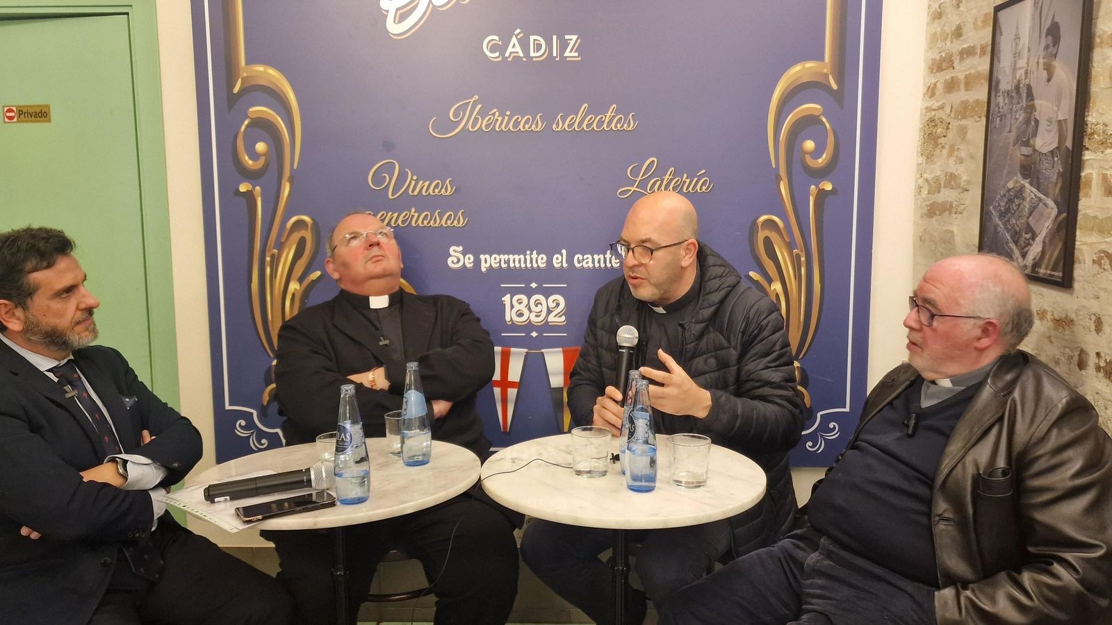 Mesa redonda en Las Banderas