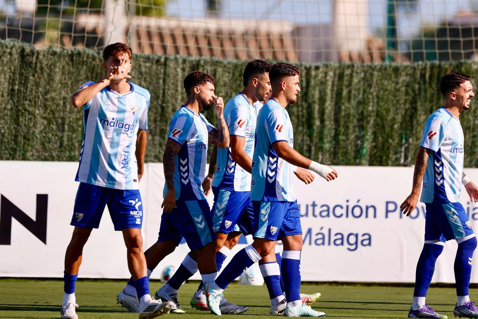 Adrián Niño celebra el 1-0 en el amistoso ante la UD Almería