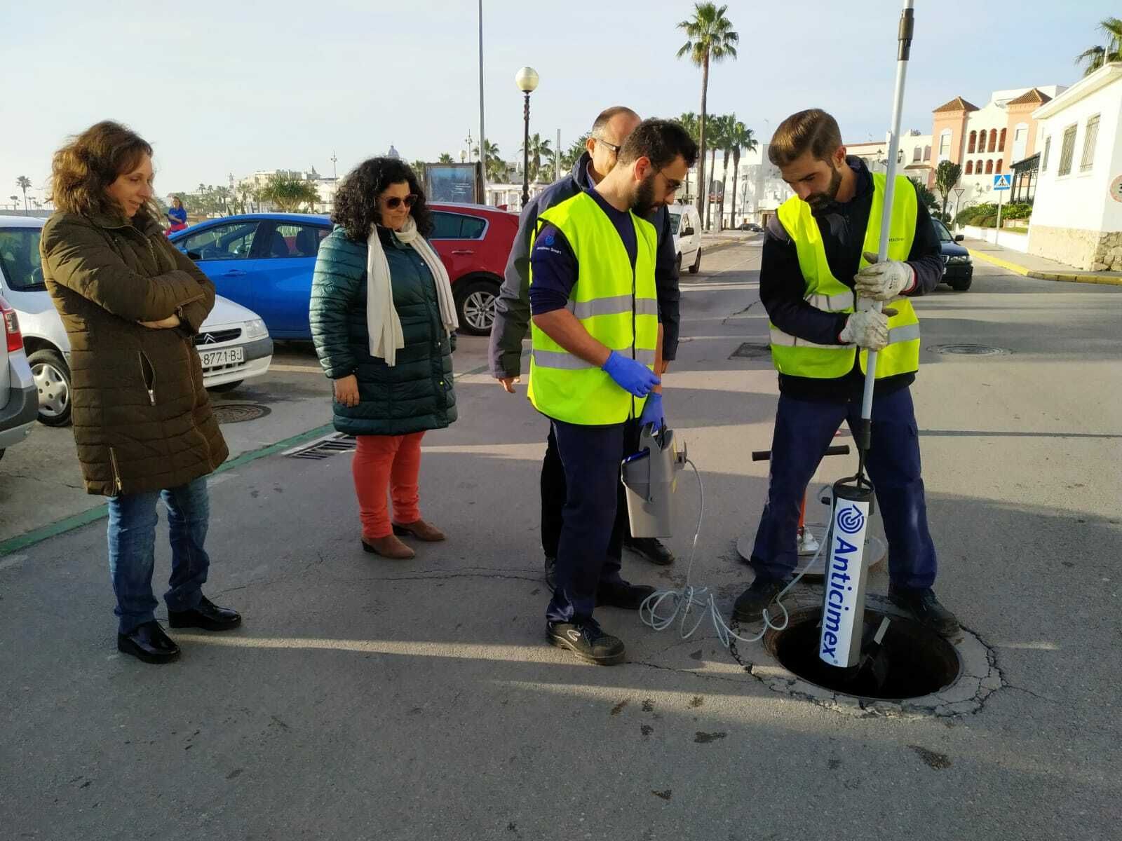 Hoy se ha puesto en marcha el novedoso sistema digital de control de ratas en el alcantarillado de Rota.
