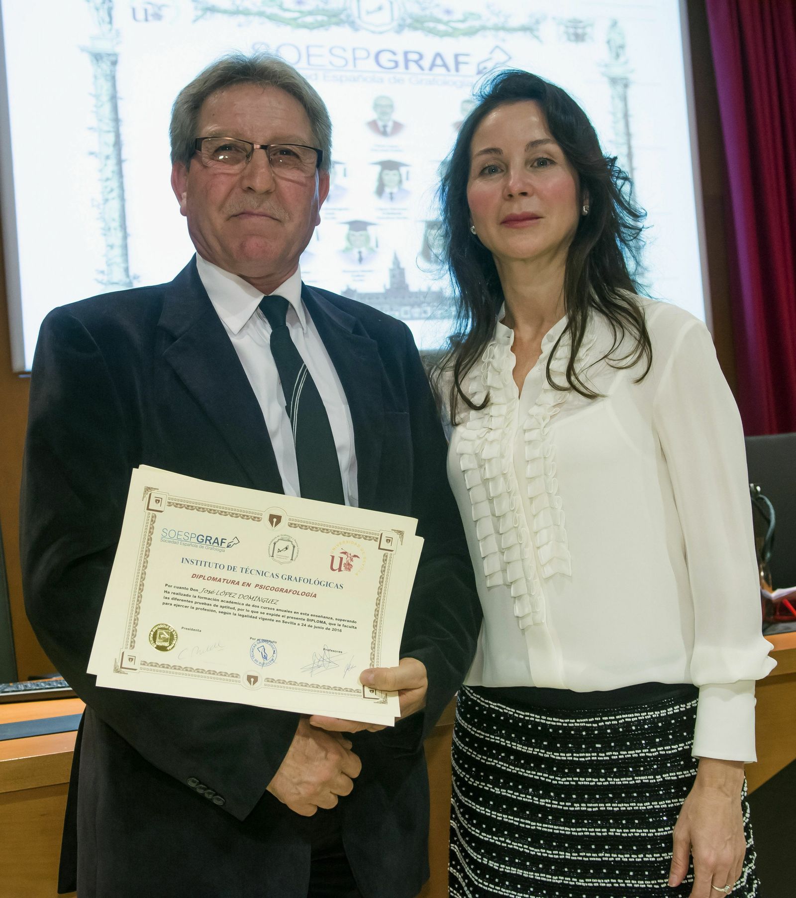 El agente cuando se diplomó en Pscografología.