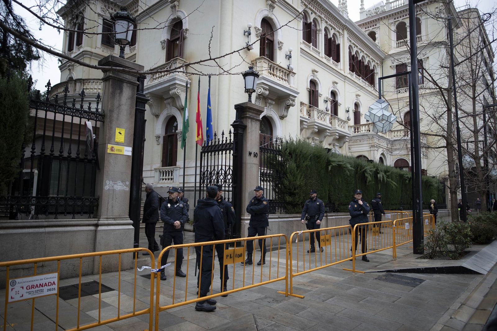 Las mejores imágenes de la tractorada que ha paralizado Granada bajo la lluvia