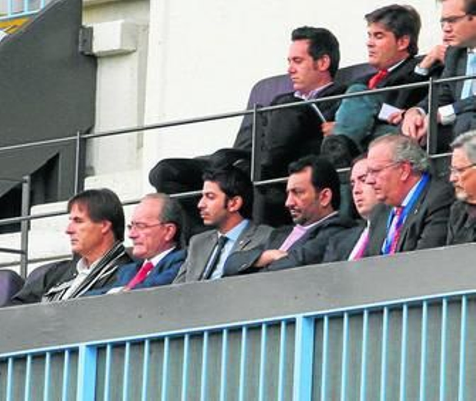 Imagen de archivo de De la Torre y Al-Thani, en el palco de La Rosaleda.