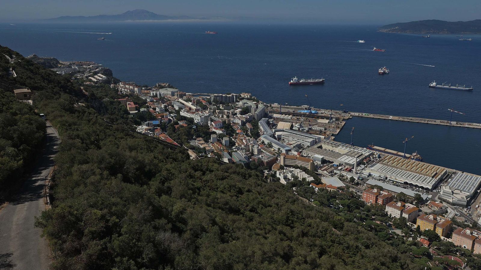 Vista actual de la Bahía de Algeciras y el Puerto de Gibraltar.