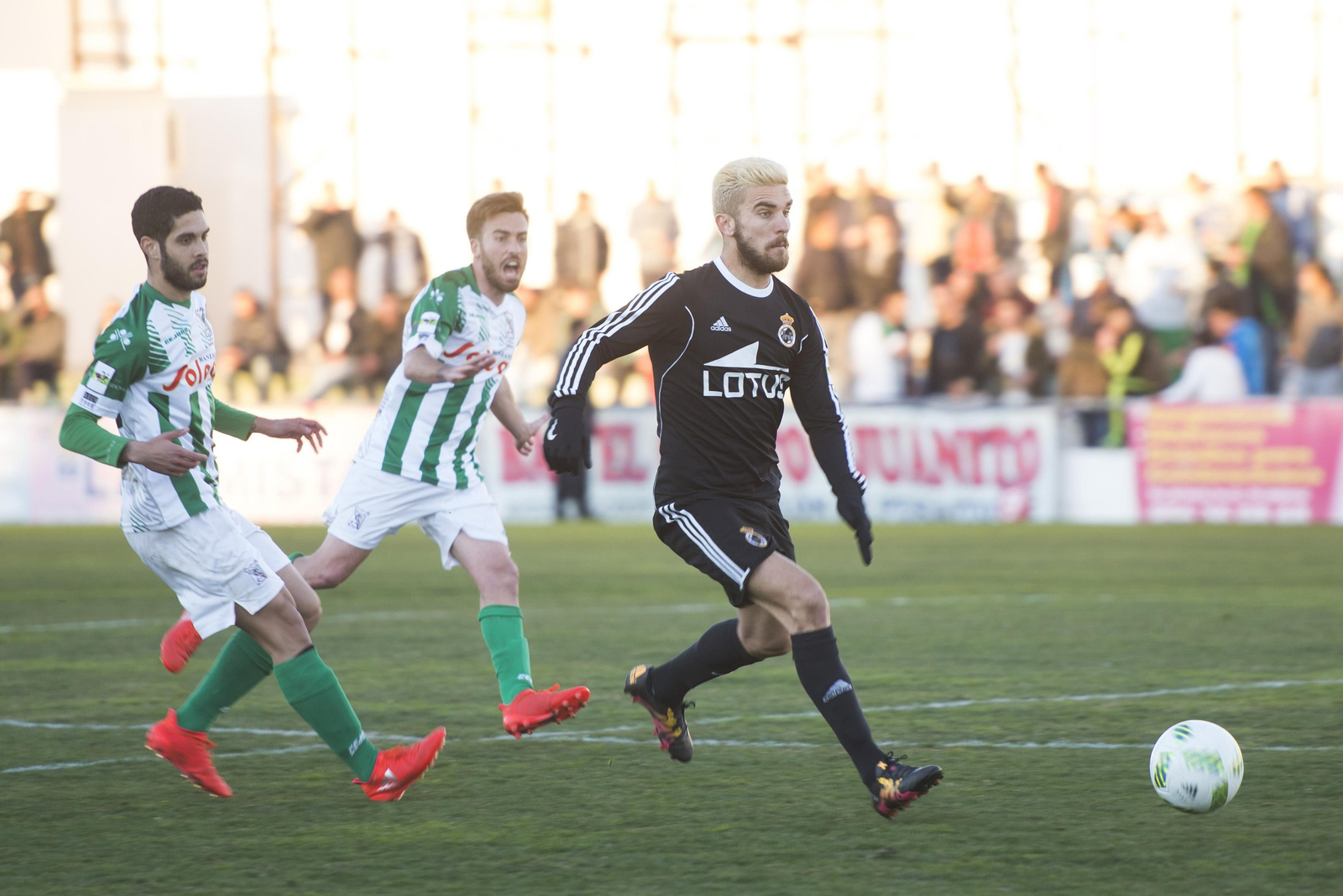 Francis Ferrón, durante el Sanluqueño-Balona, su último duelo como titular.