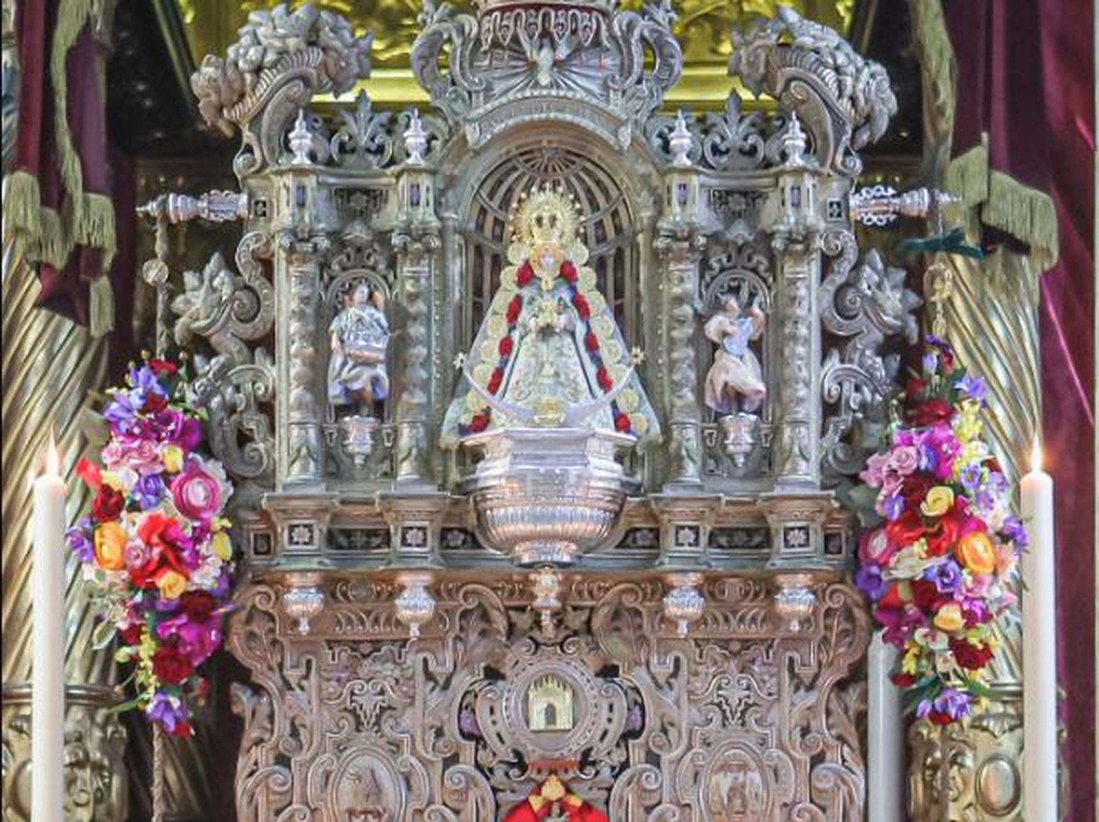 El Simpecado de la Macarena para los cultos de 2024