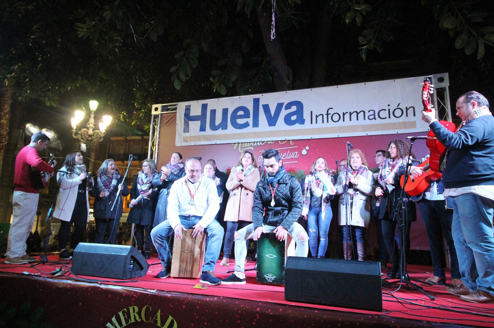 Pepe El Marismeño y el Coro de Emigrantes ponen voz al Cuentacuentos de Huelva Información, en imágenes