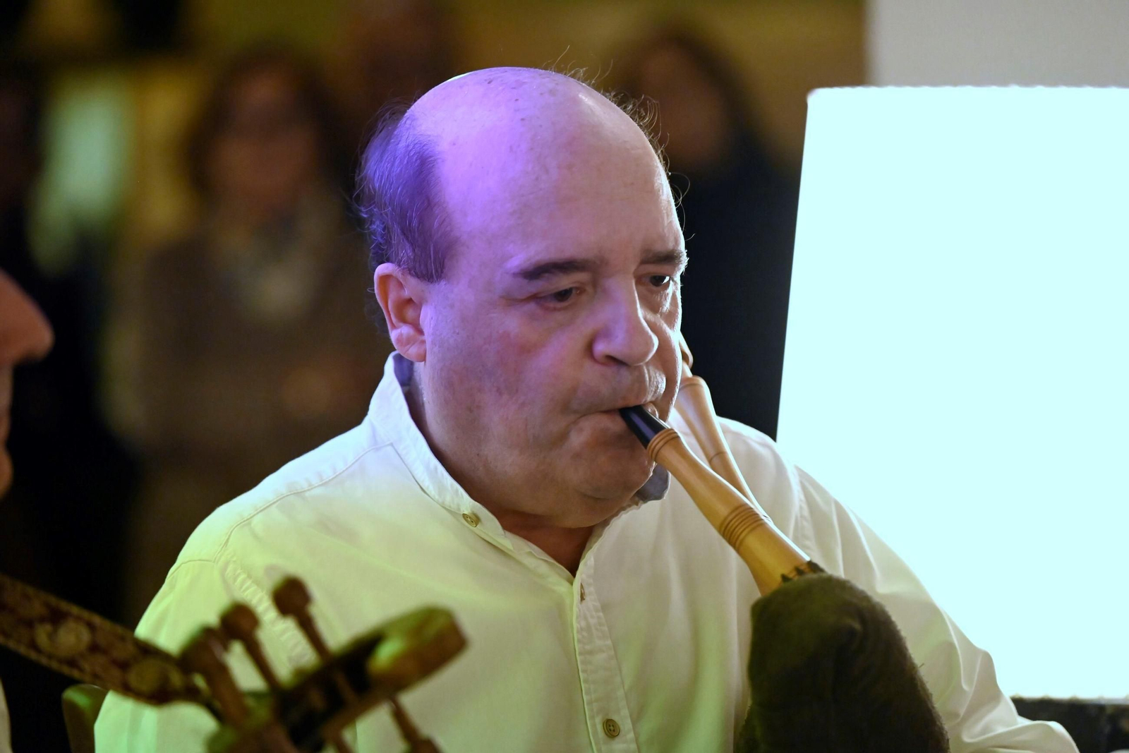 Las imágenes de la presentación del nuevo libro-disco de Aquel Trovar, 'Ondas do mar'