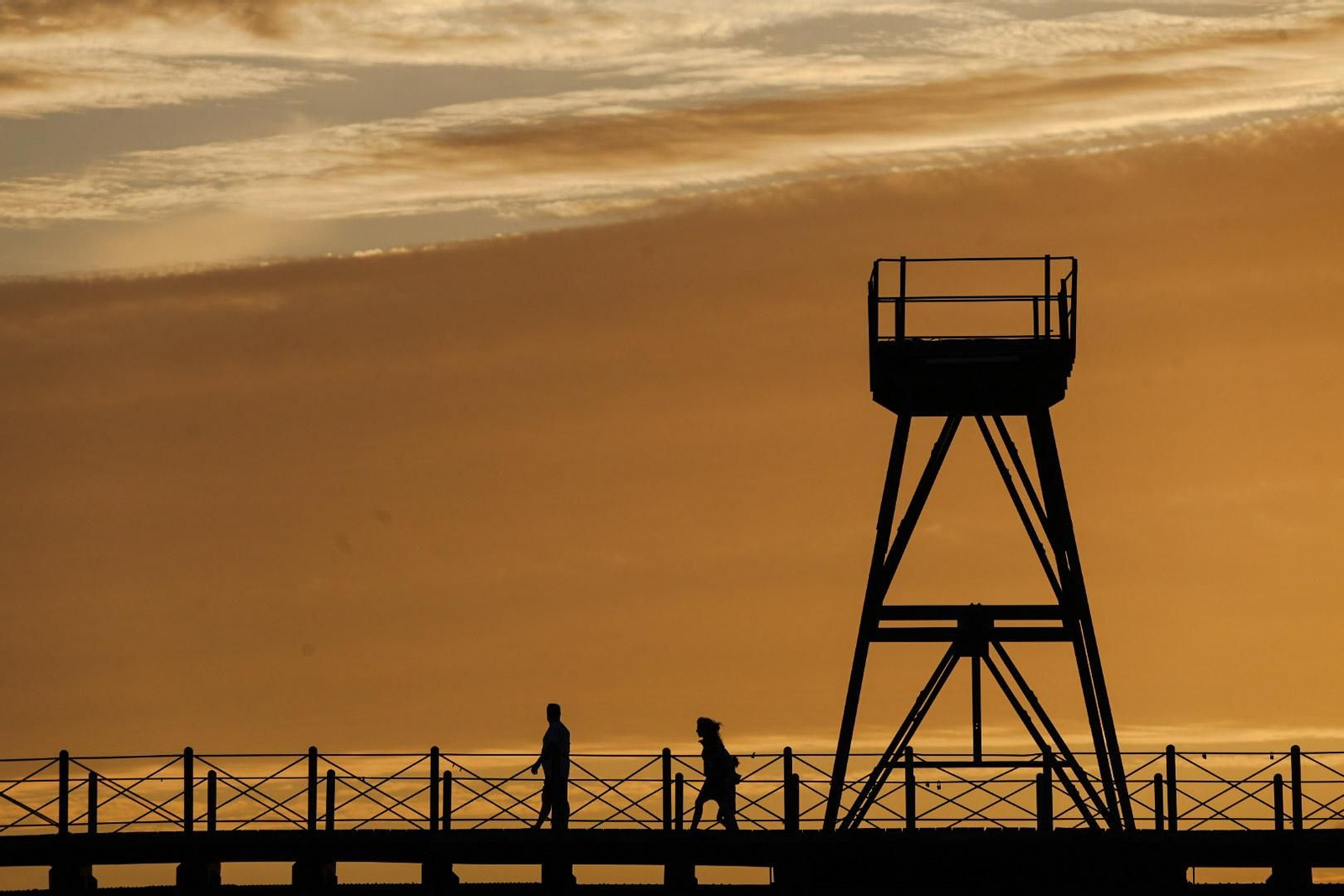 El muelle de la compañía Rio Tinto, el lugar de Huelva donde cada atardecer es un espectáculo diferente