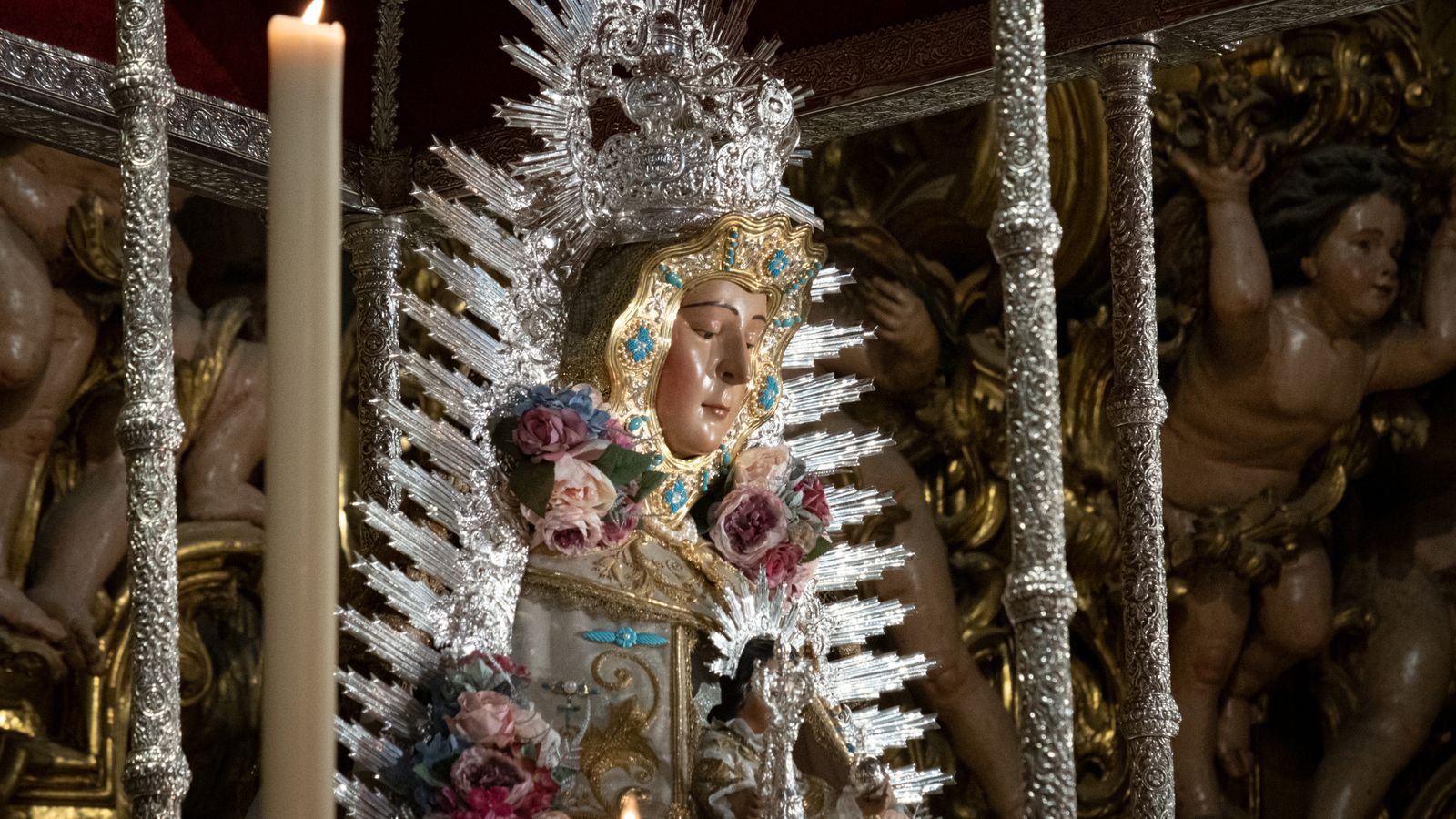 La Virgen del Rocío del Salvador en su altar de cultos