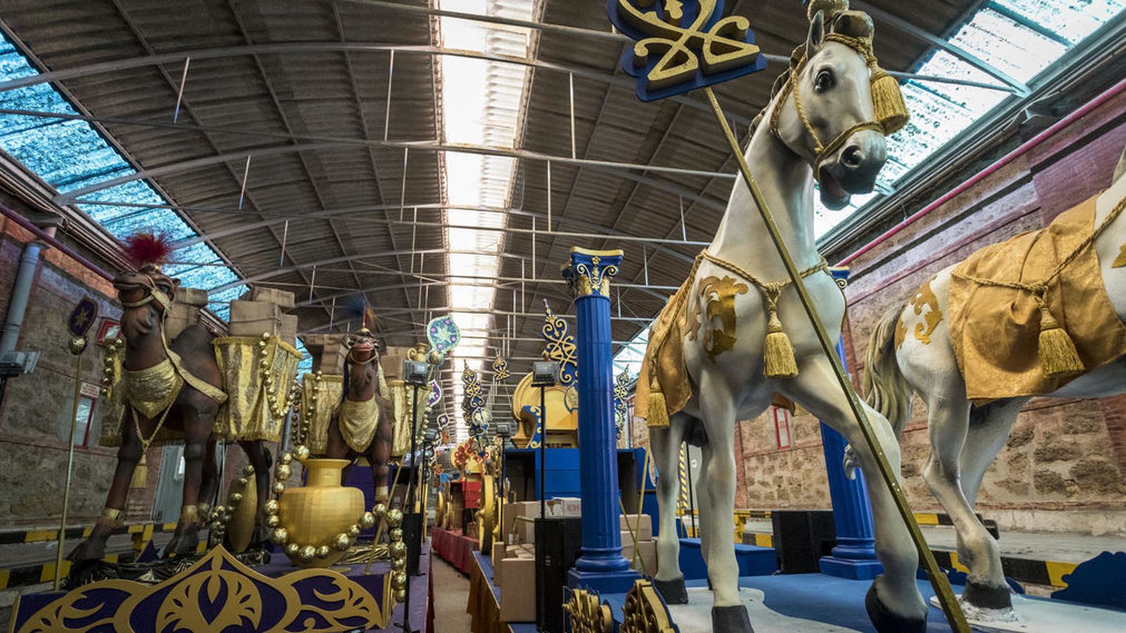 Preparativos de las carrozas de la Cabalgata de Reyes Magos 2019