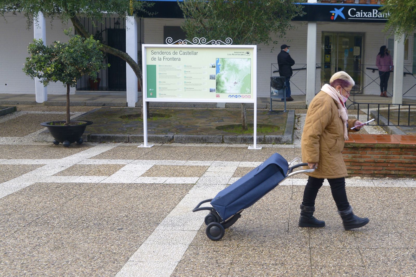 Primer día de colegio y  de alerta de grado 4 en Castellar