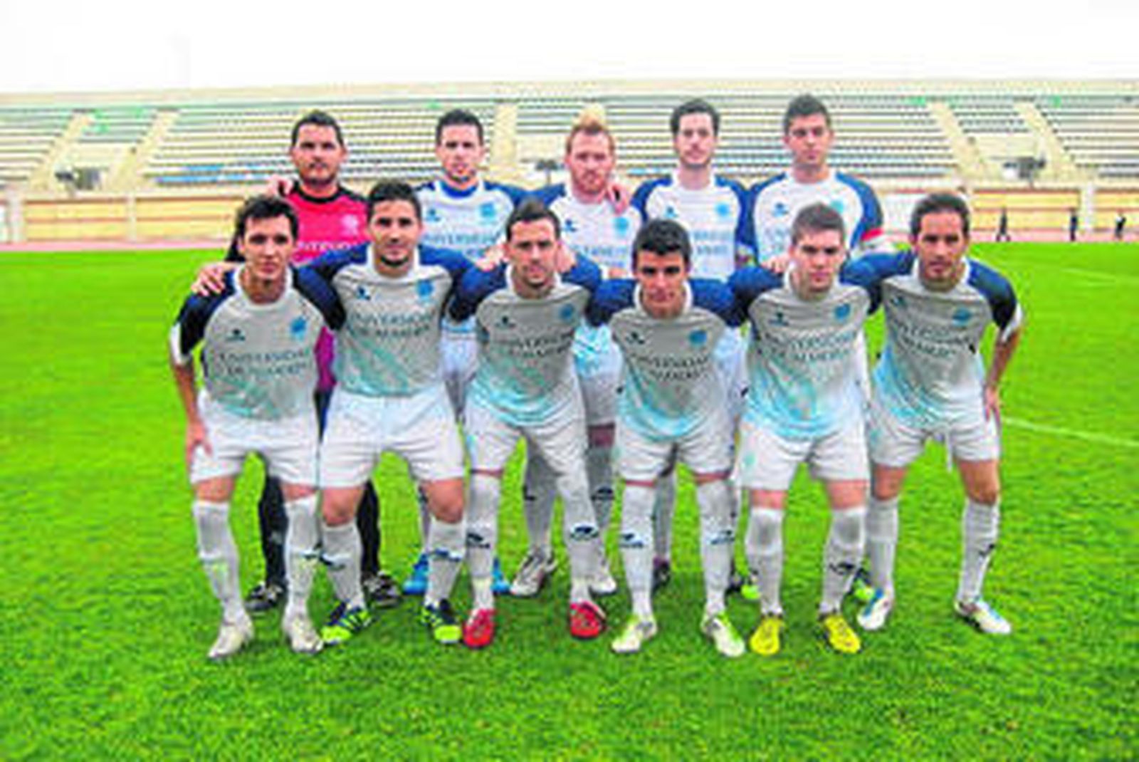 Los chavales del UAL ante de empezar el partido en Santo Domingo.