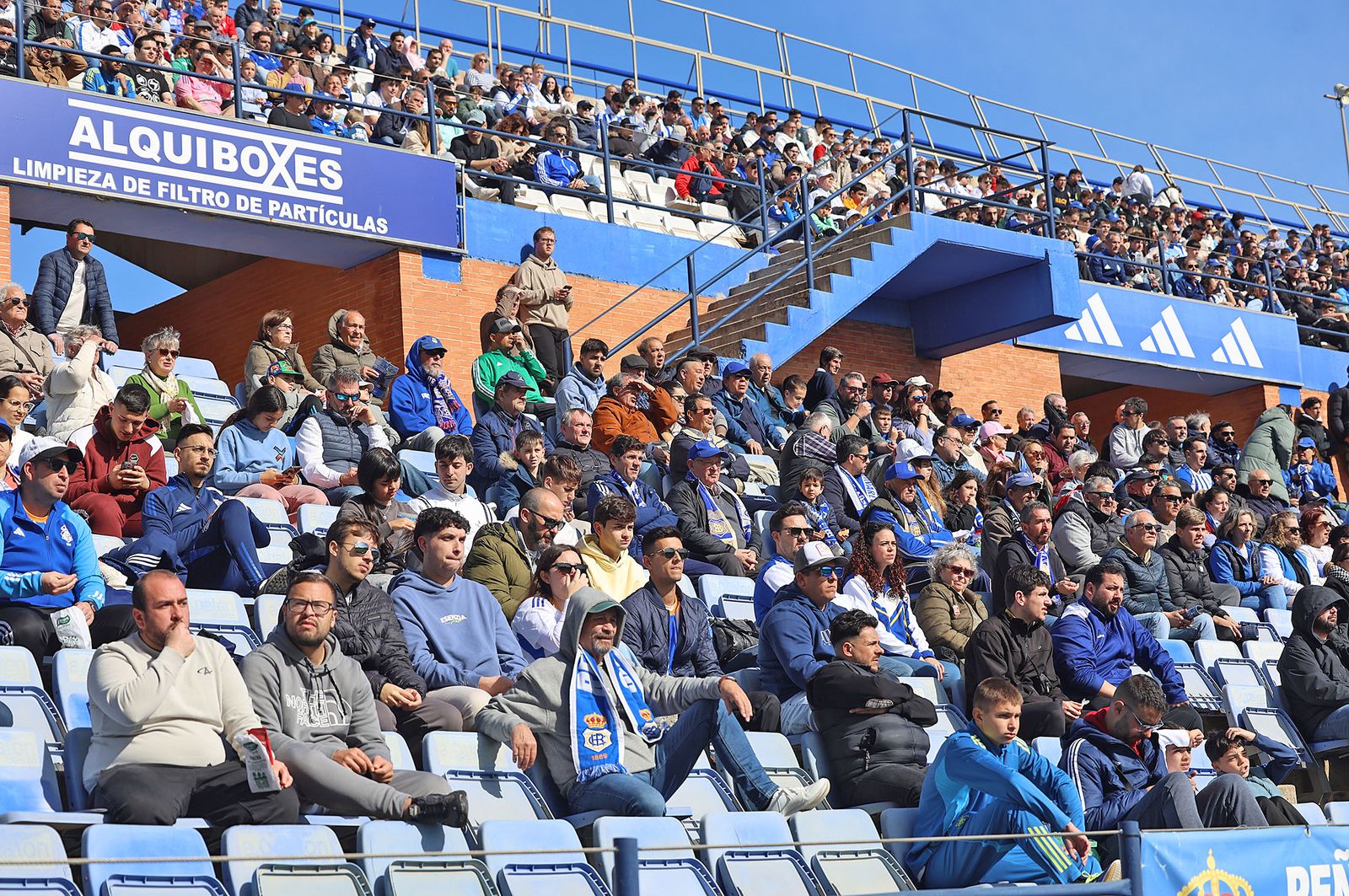 Búscate en las gradas del Nuevo Colombino en el Recre-Yeclano