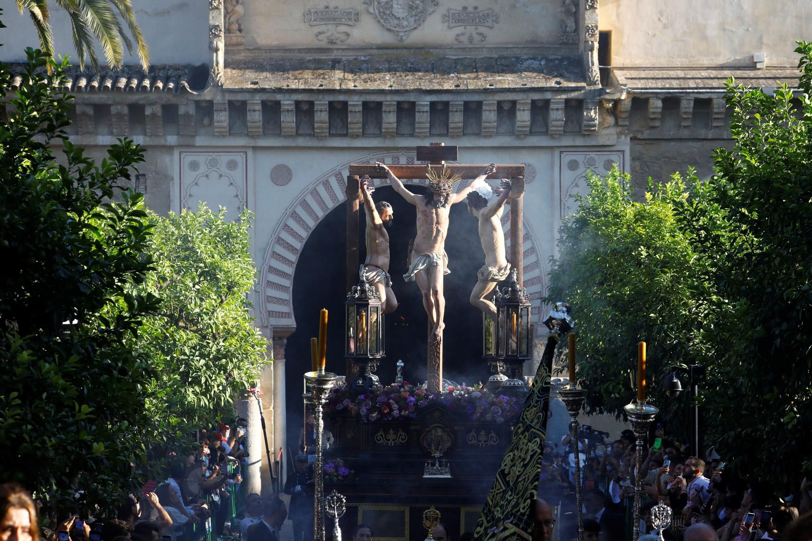 Las mejores fotos de los traslados de regreso de las hermandades tras el Magno Vía Crucis de Córdoba