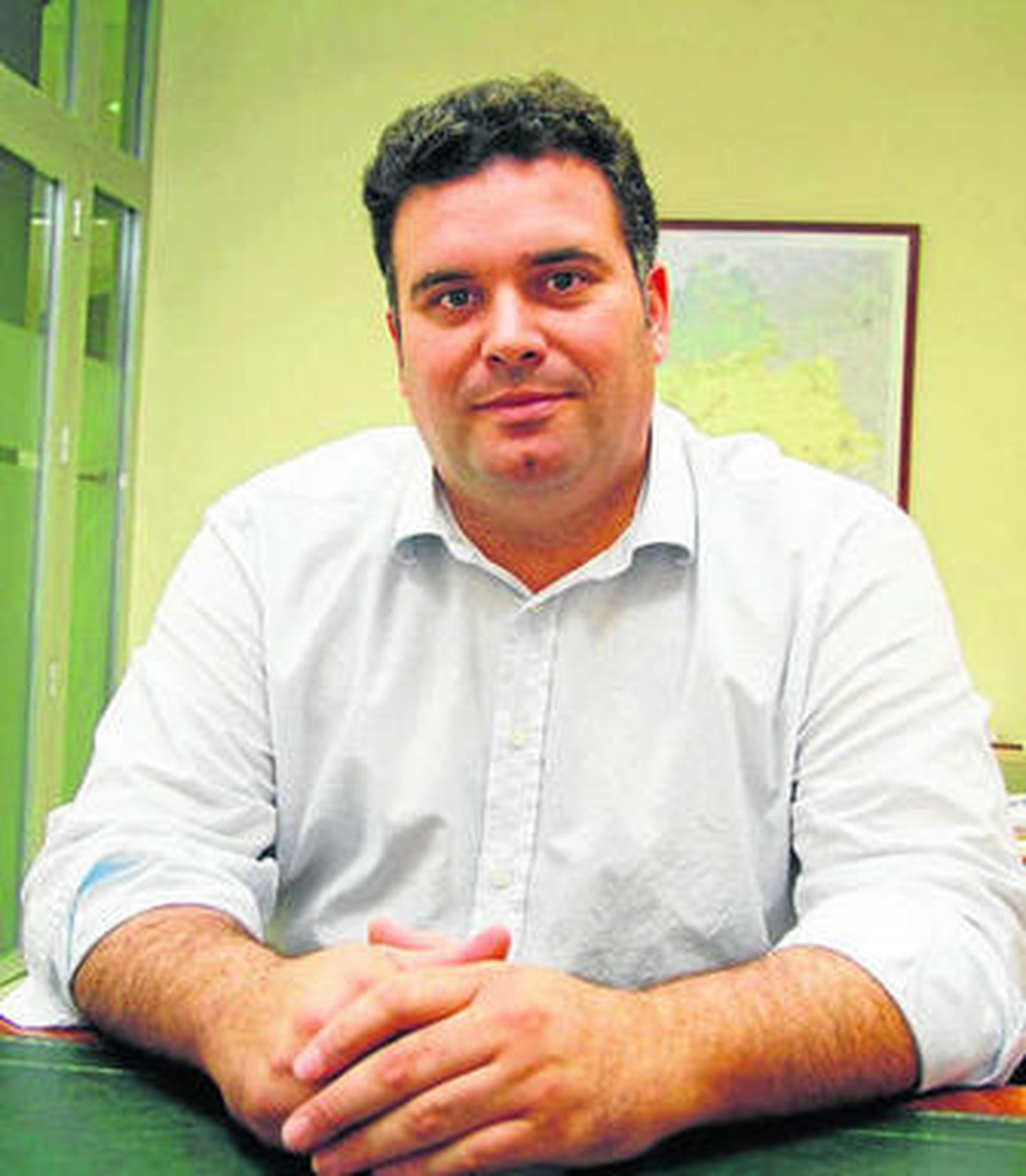 El socialista Juan Manuel Rodríguez posa durante la entrevista.