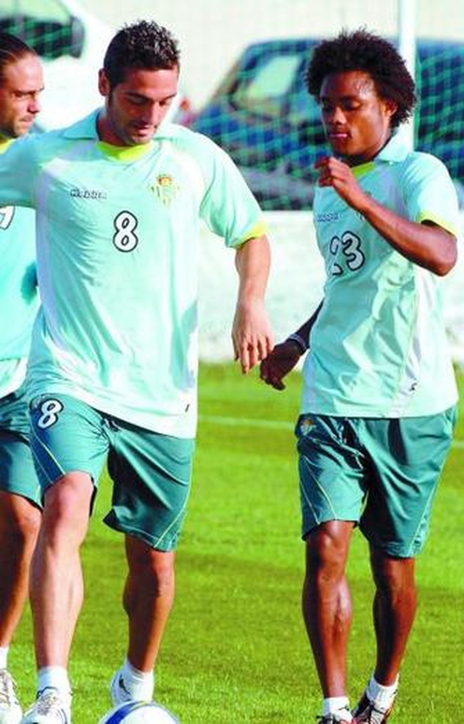 Nelson realiza un ejercicio junto a Arzu.