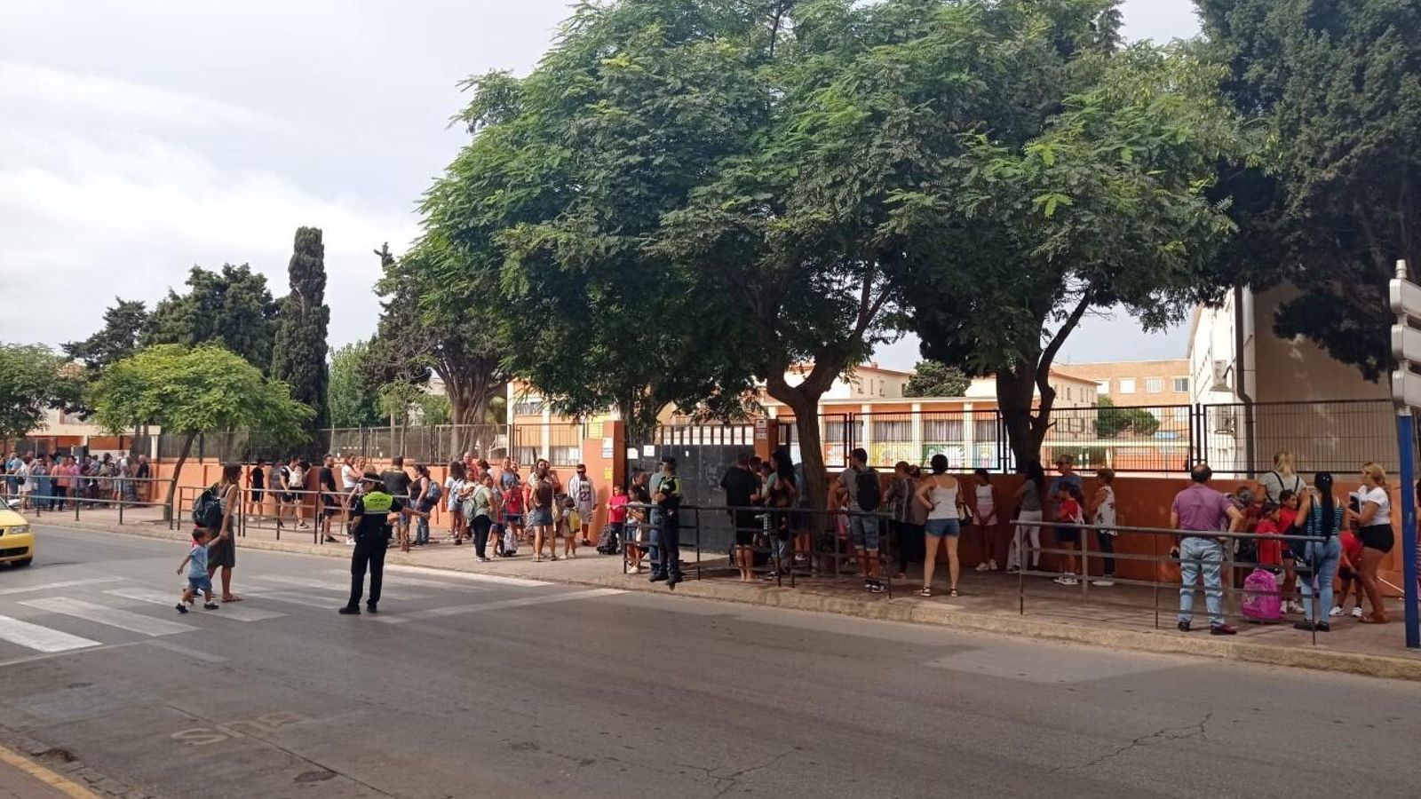 Entrada del colegio Huerta Fava.