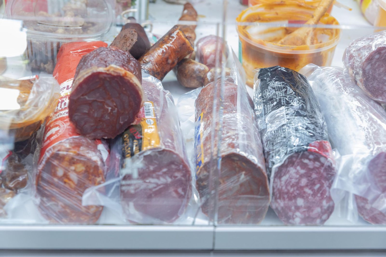 Fotos de los comercios en el mercado Diego Ponce en San Roque