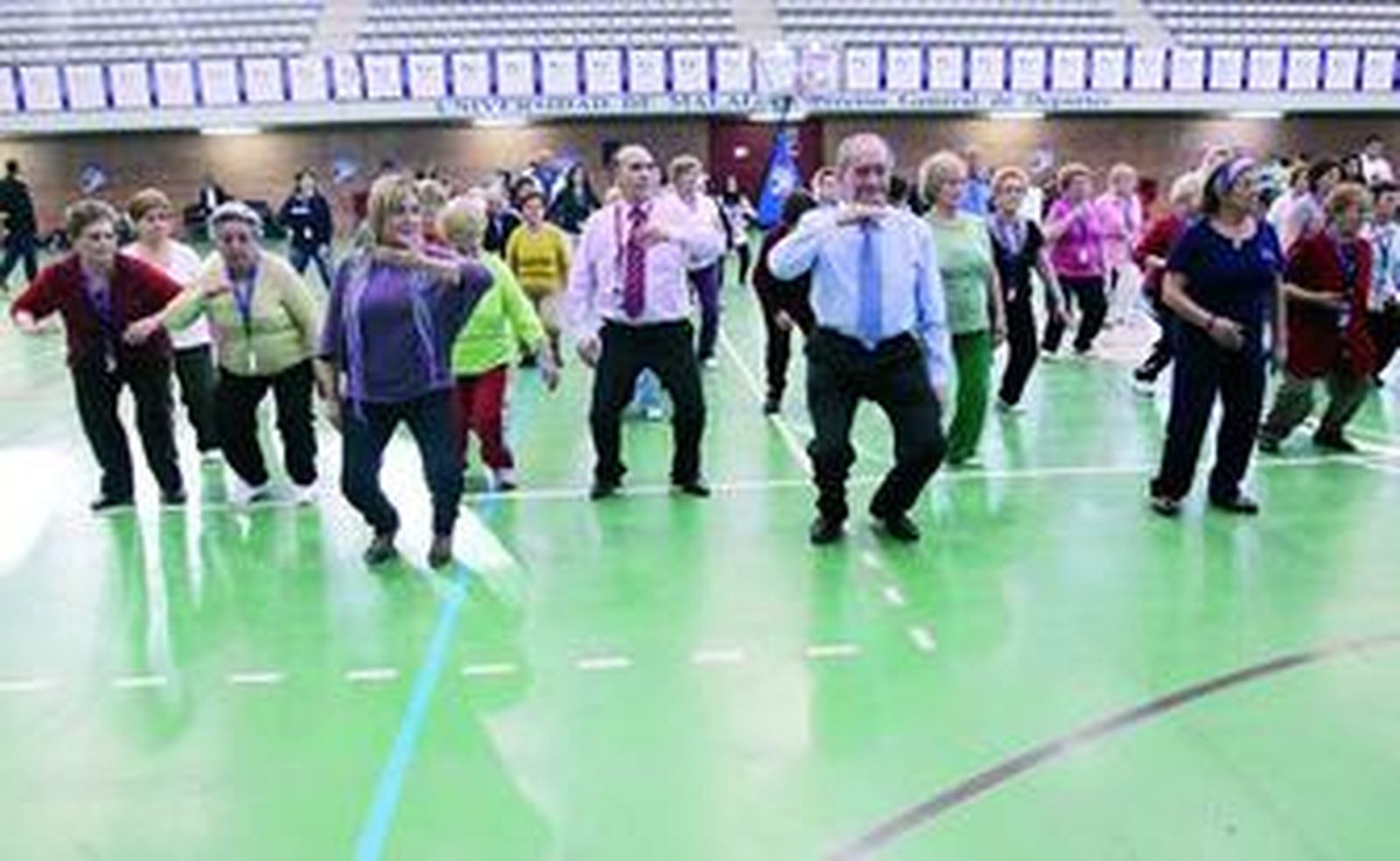 Los 24 euros del menú de la Policía Local darían de comer a tres necesitados un día