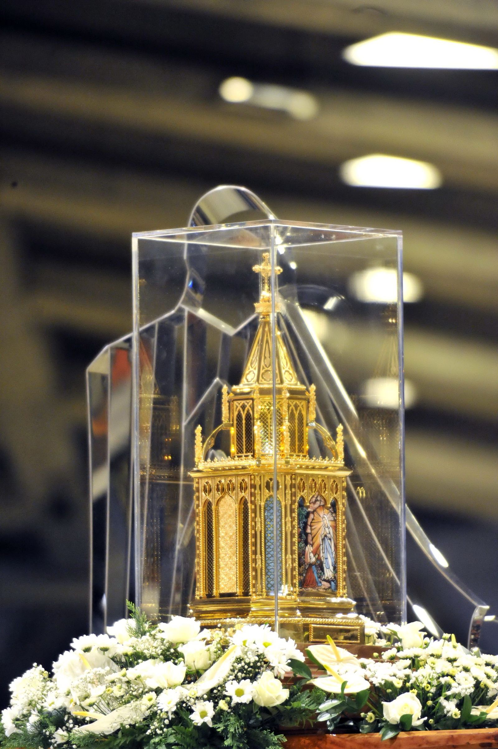 Relicario que contiene la costilla de Santa Bernadette