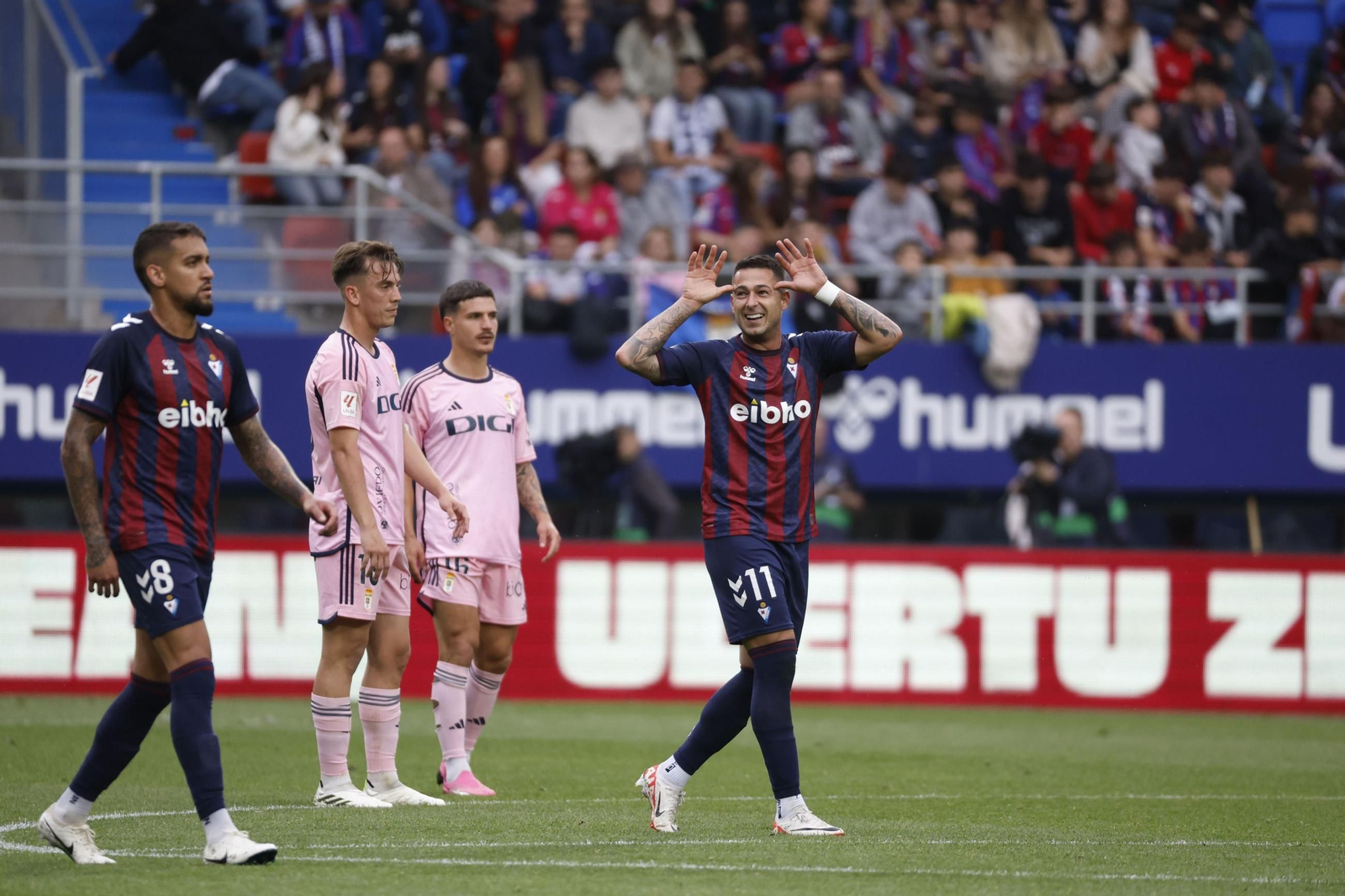 Sergio León celebra un gol con el Eibar.