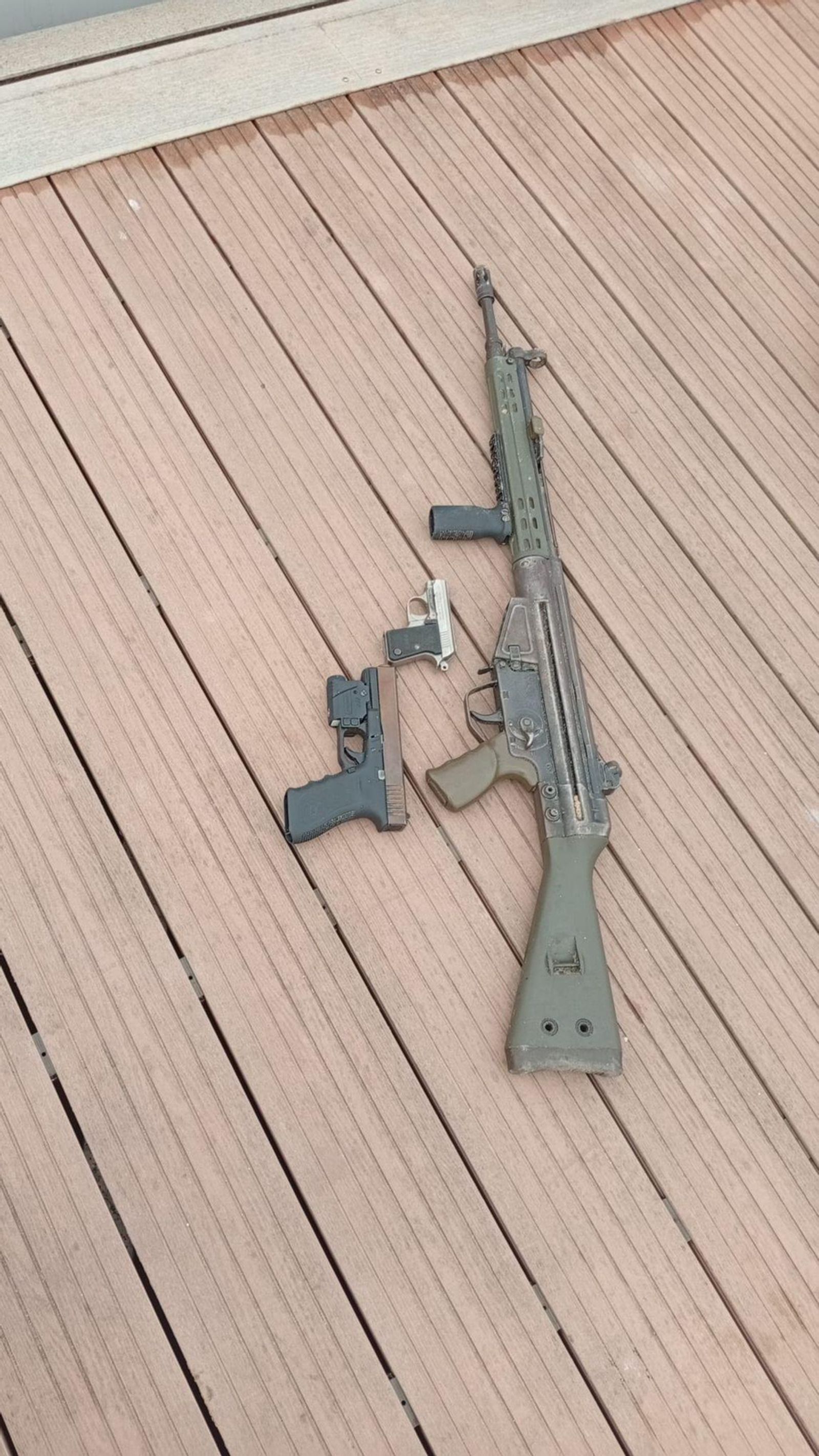 Arma municionada incautada.